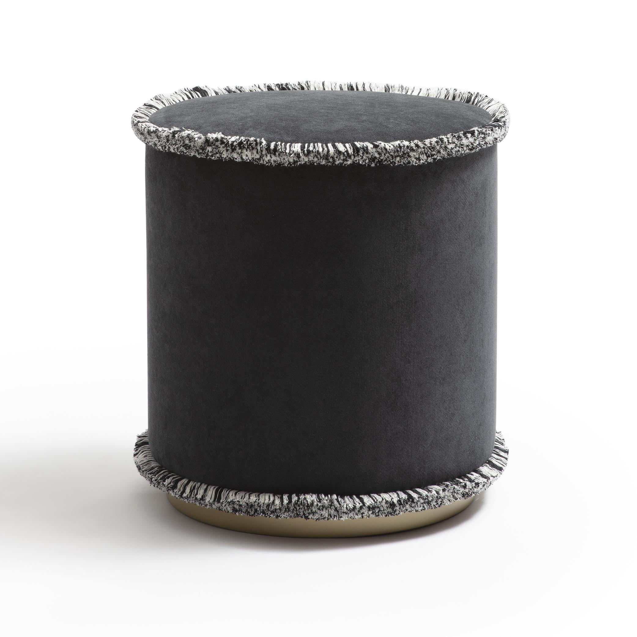 IL Pouf  Salt & Pepper is the black velvet pouf with a refined limited edition mélange Salt & Pepper fringe. Unique in its style and numbered one by one, the black and white fringes outline the round perimeter of the seat and of the bottom of the
