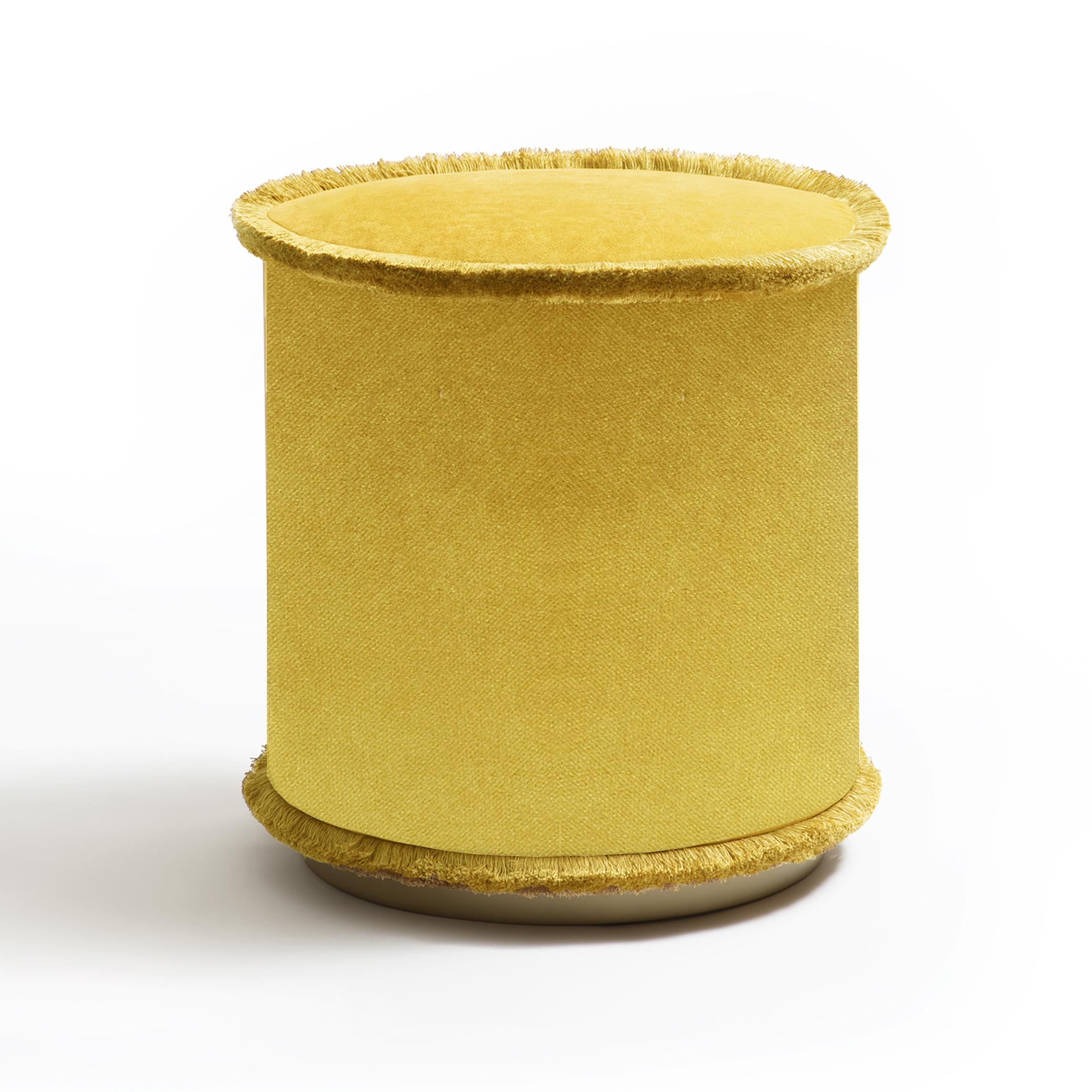 Pouf IL  Tone on Tone est la collection de poufs dans les tons vert, brique, moutarde et beige. Ces poufs raffinés embellissent tout environnement grâce à leur design simple et compact. Le pouf IL, qui confère un attrait naturel à tout espace, est