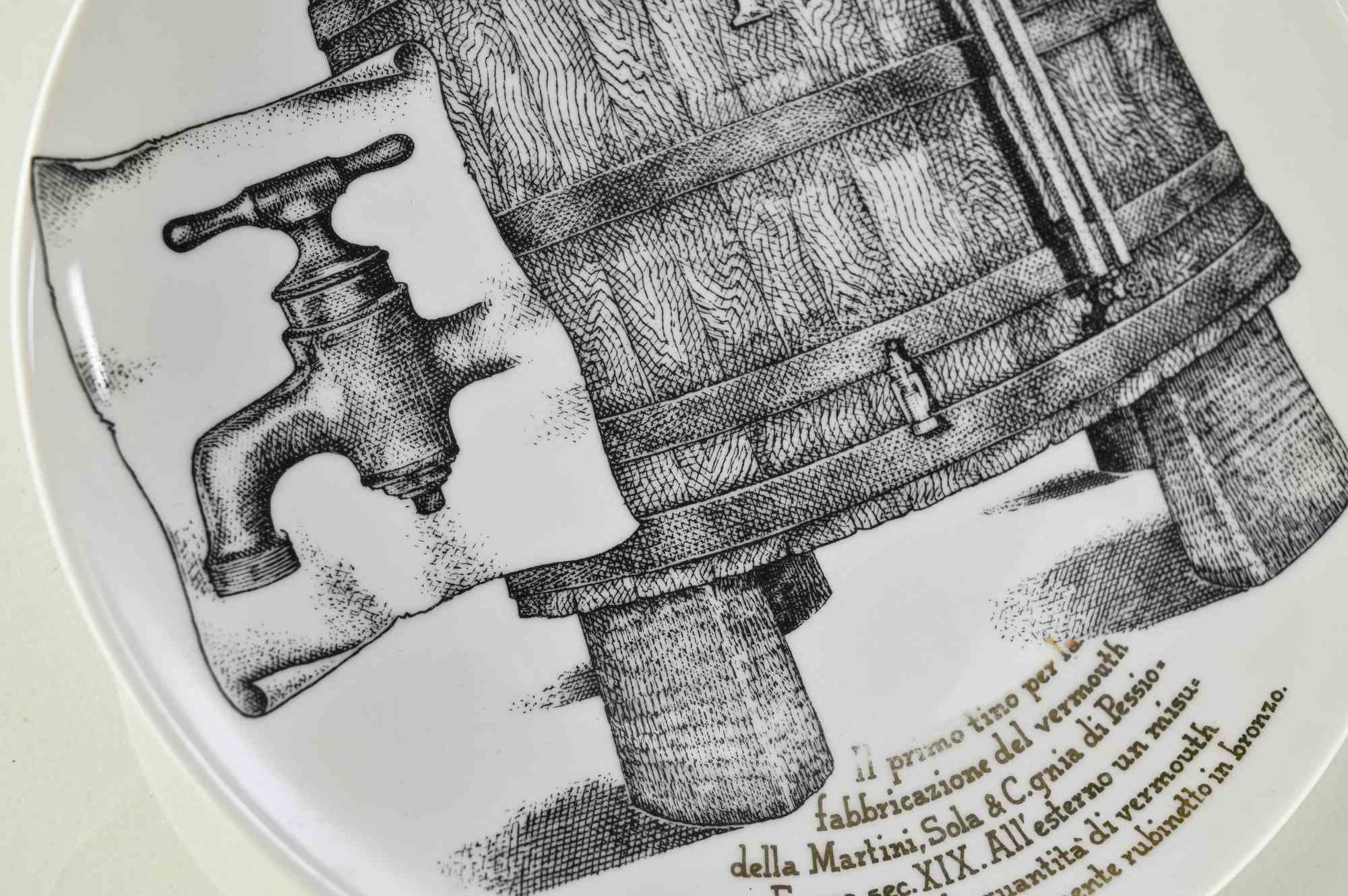 Il Primo Tino - for Martini & Rossi est une assiette en porcelaine sérigraphiée, conçue par Piero Fornasetti pour Martini & Rossi dans les années 1960.

 