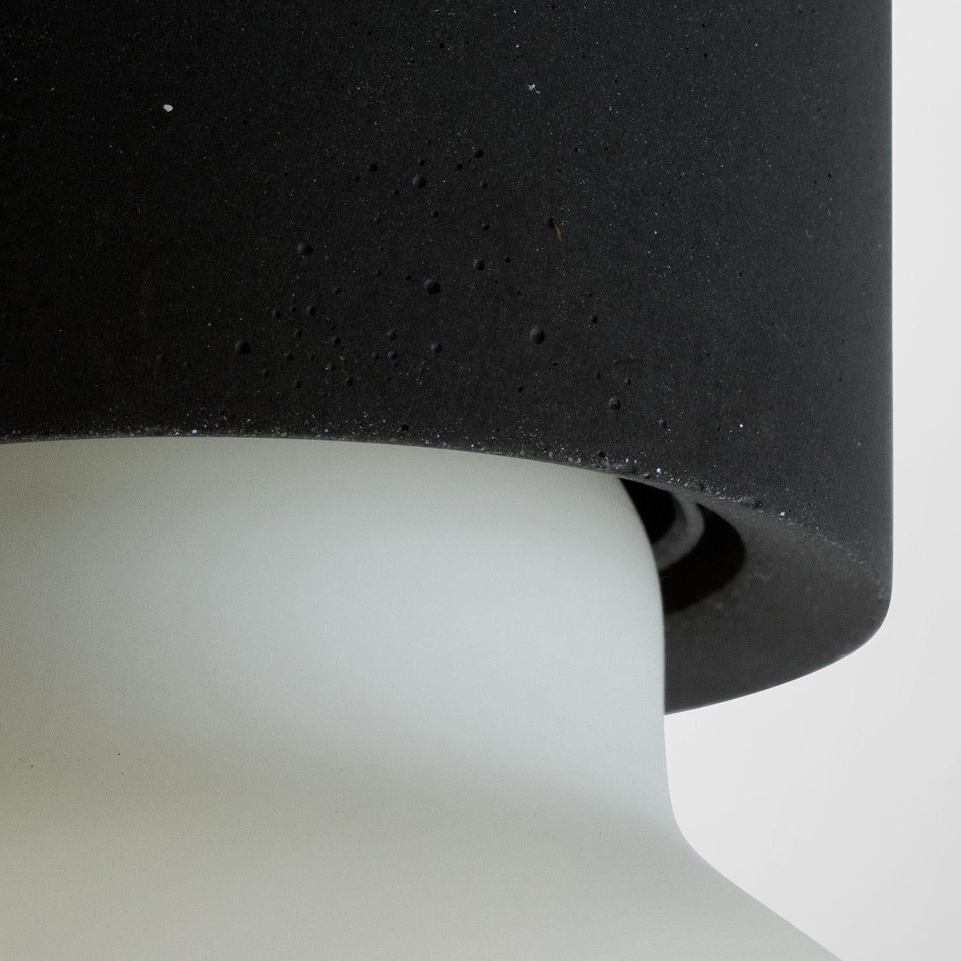 Calcestruzzo Lampada a sospensione Ila Black di Plato Design in vendita