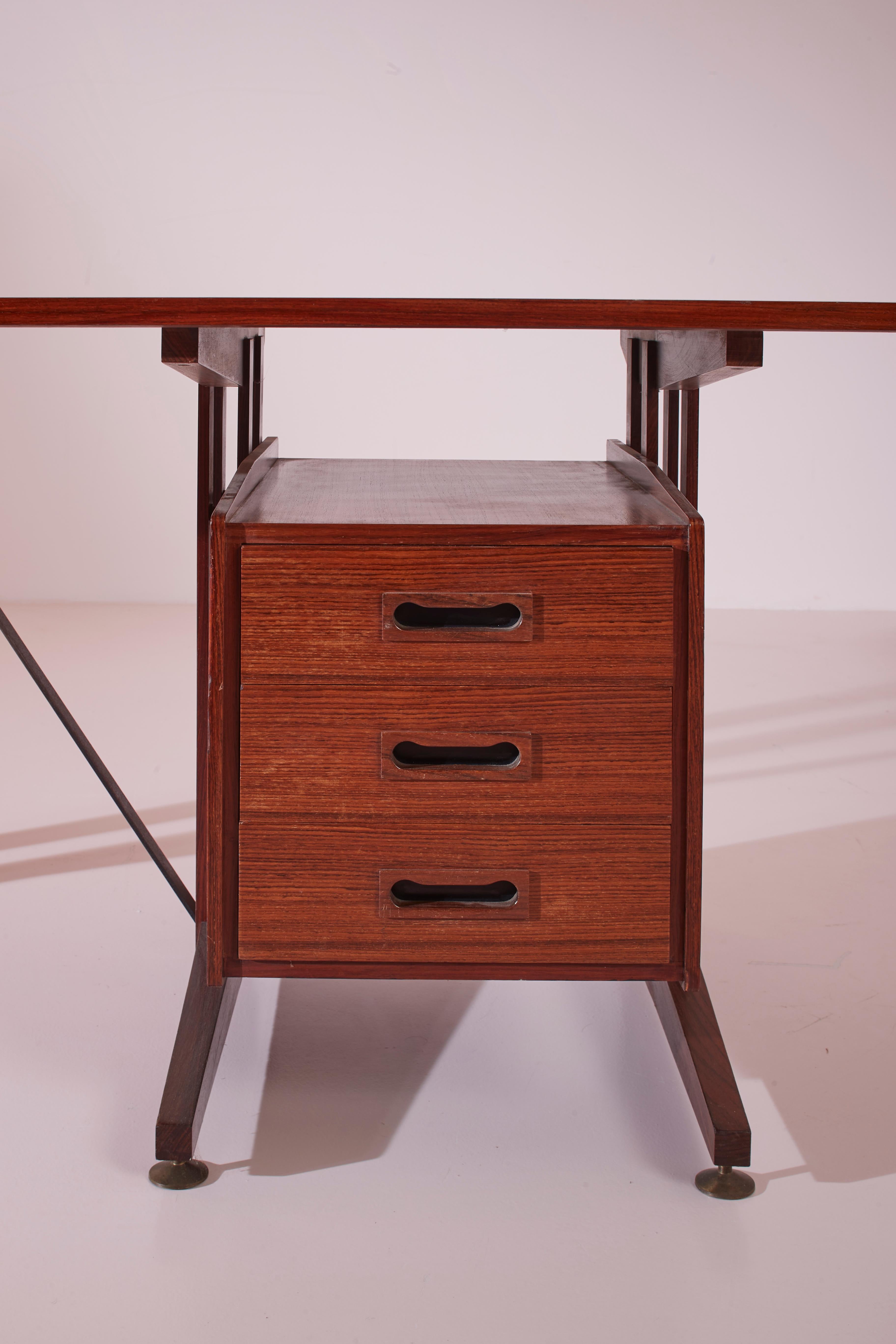ILA (Industria Lombarda Arredamenti) teak and metal desk model Ss34, Italy, 1959 In Good Condition For Sale In Chiavari, Liguria