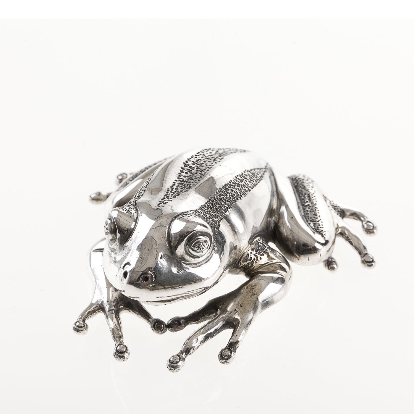 Intricate workmanship imbues this decorative piece with a life of its own. Crafted from sterling silver by Florentine silversmith house Lisi Brothers, this statuette is chiseled and engraved by hand, making the piece glisteningly vital.