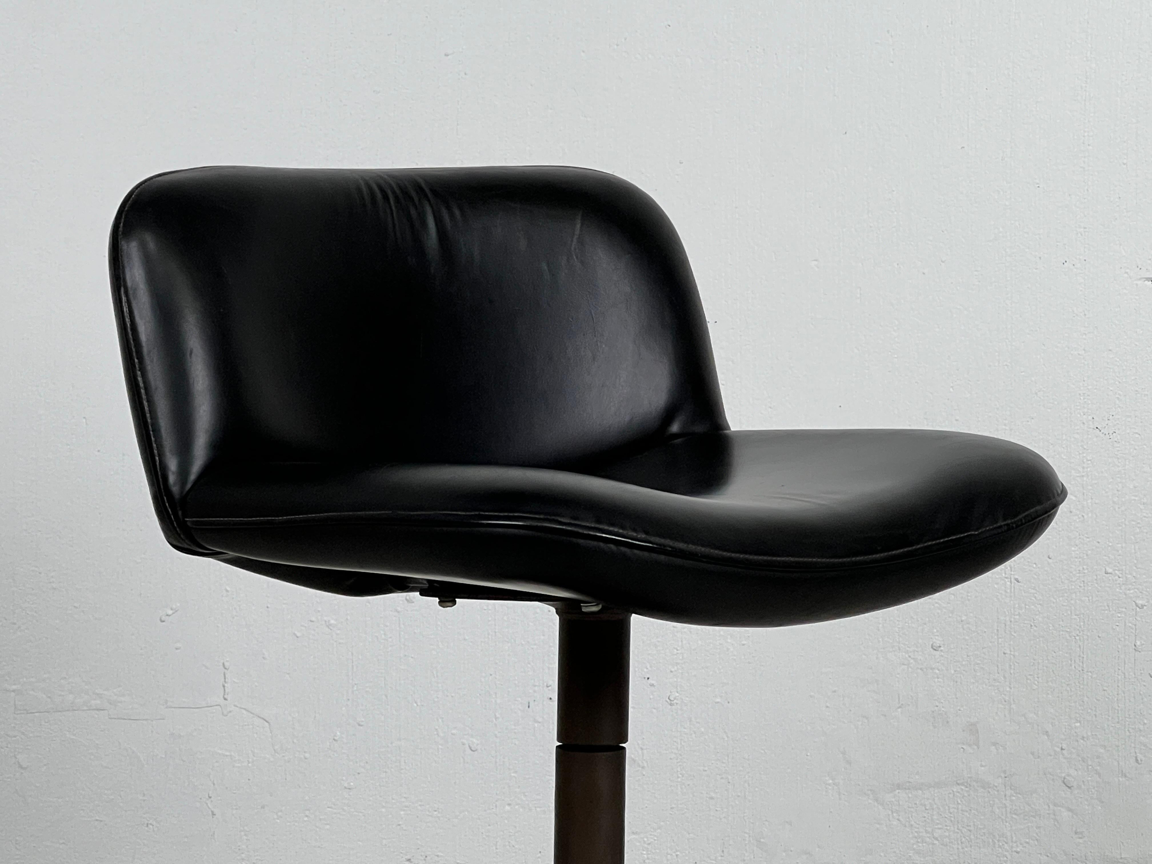 Ilamari Tapiovaara Swiveling Stool / Chair For Sale 2
