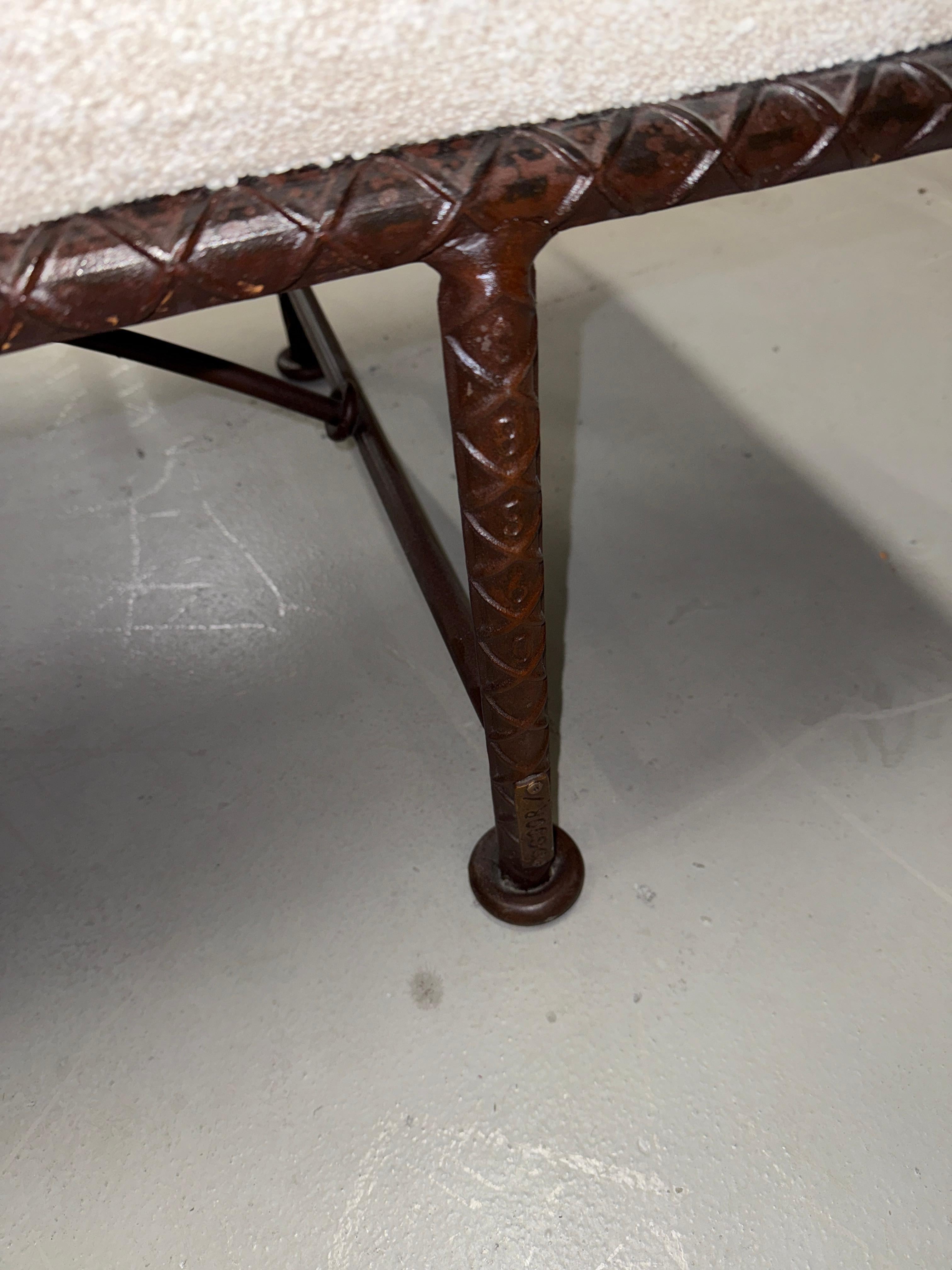 Banc en fer signé Ilana Goor nouvellement tapissé en vente 6