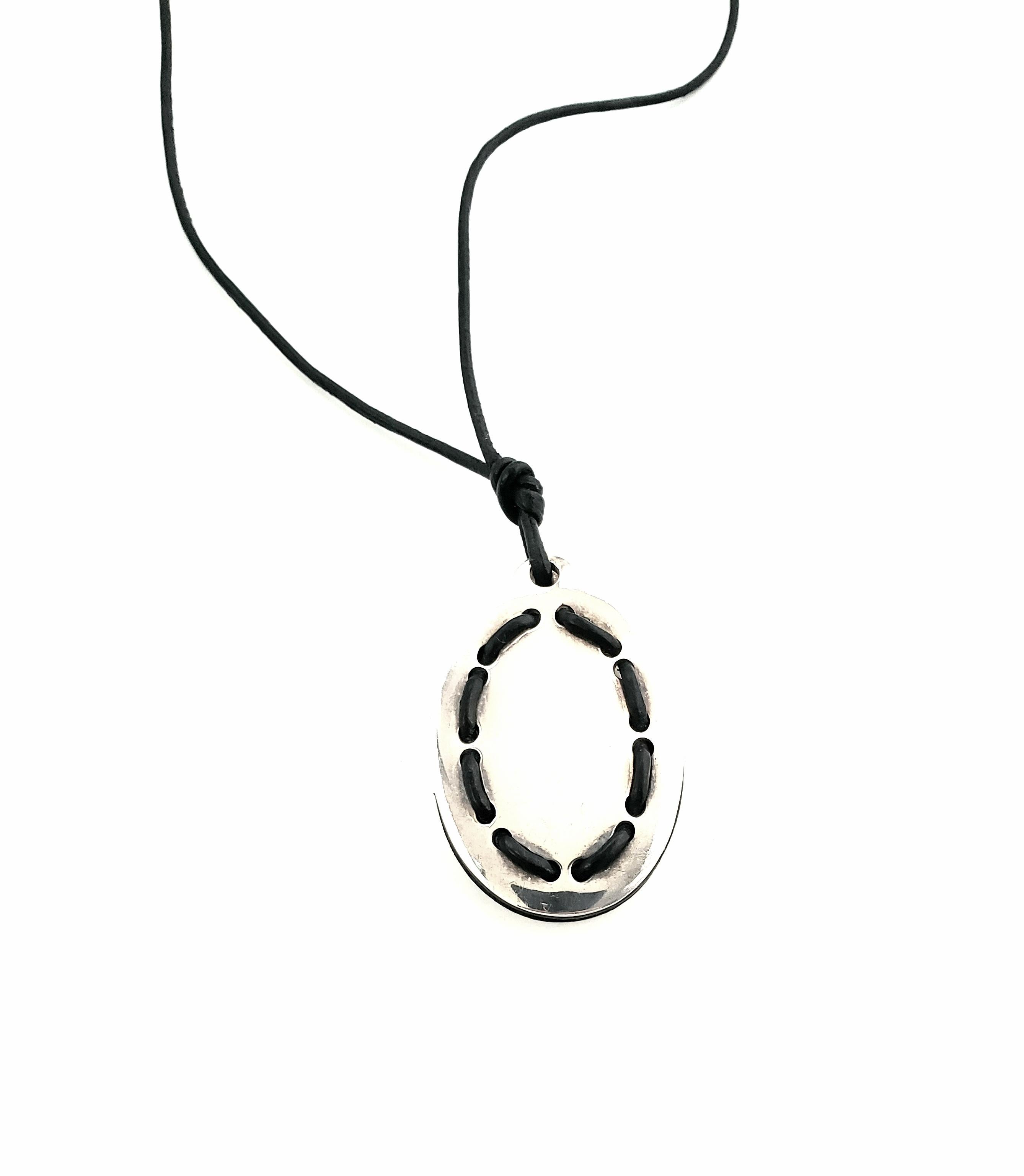 Ilario Casi Italie Pendentif en argent sterling avec cordon noir Collier en vente 4