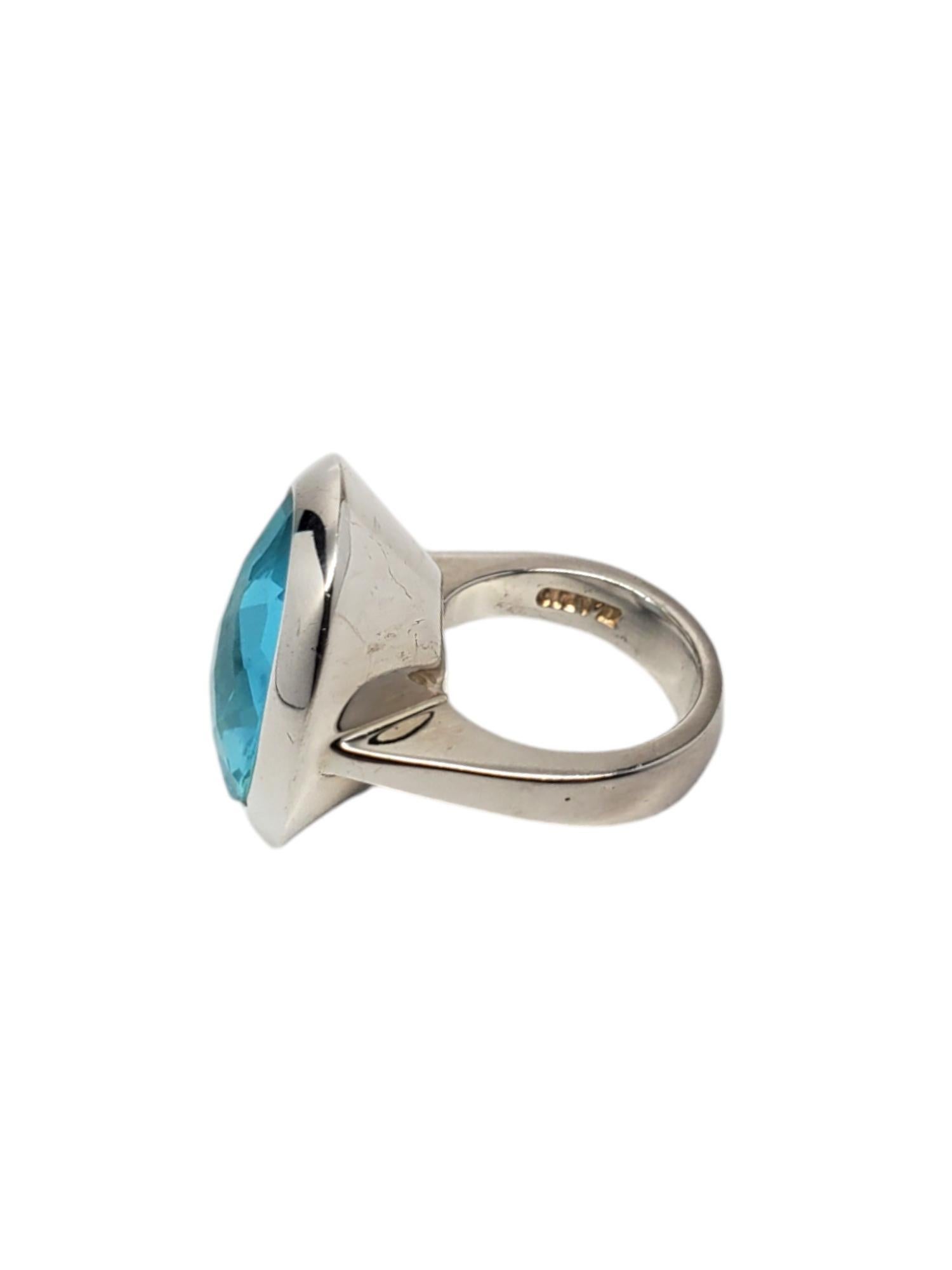 Ilario Sterling Silver Blue Faceted Ring Size 7.75

This unique ring by Ilario features an oval blue faceted stone (21.44 mm x 17.35 mm) set in classic sterling silver.

Shank: 6.35 mm

Size: 7.75

Stamped: ILARIO 925

Weigh: 16.7 dwt./ 26.1
