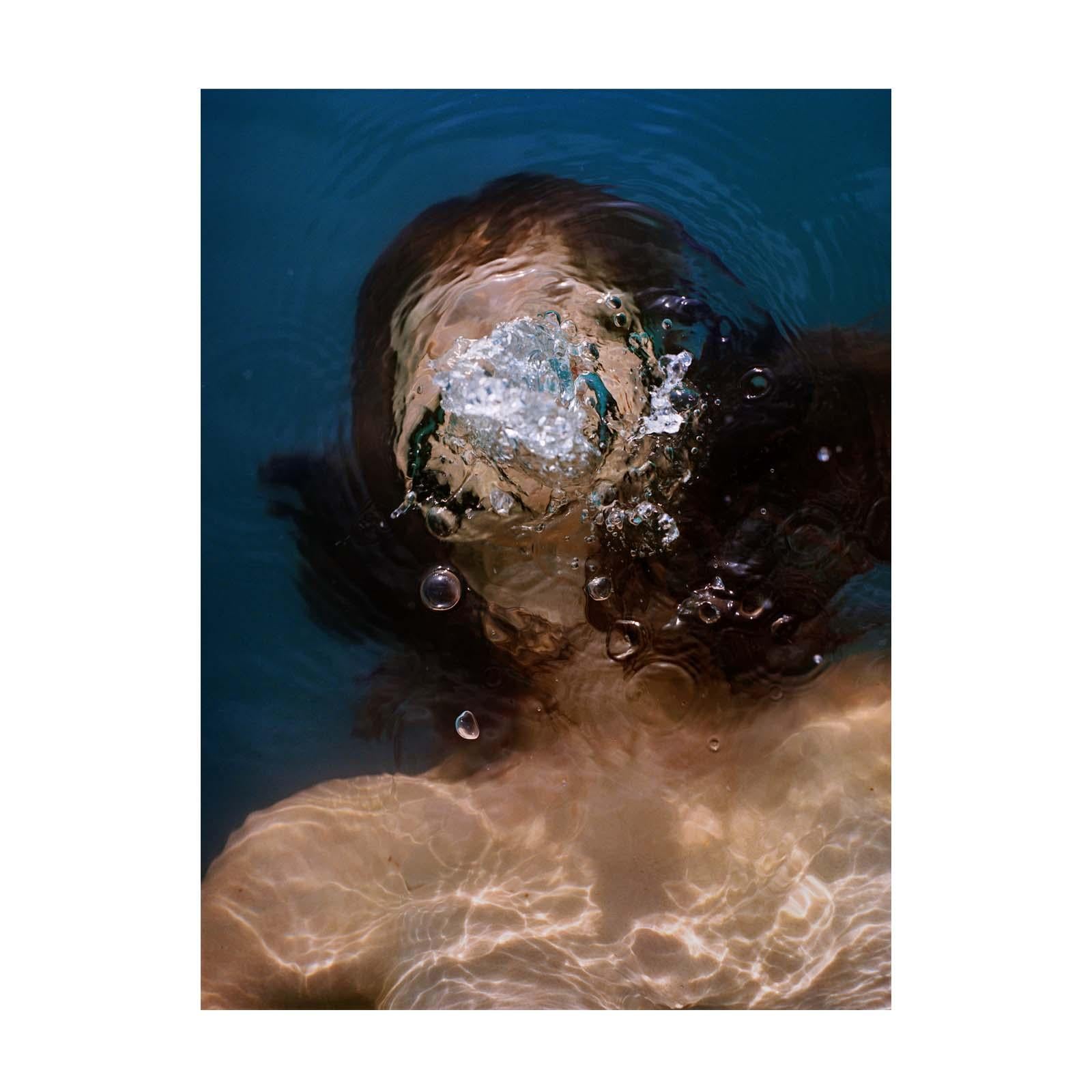 Ungherese Fotografia con stampa Ilford  'Bubbles' dalla serie Light Therapy di Zoltan Tombor in vendita