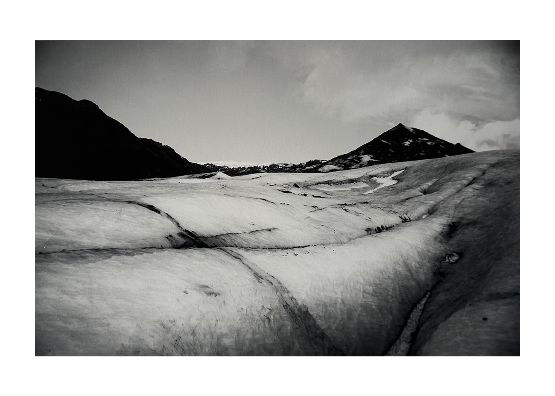 Black and White Photograph Iliana Ortega - Glacier islandais Sólheimajökull, 2011