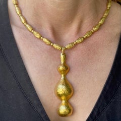 Ilias Lalaounis Collier à pendentifs en or jaune 18 & 21 carats finition martelée