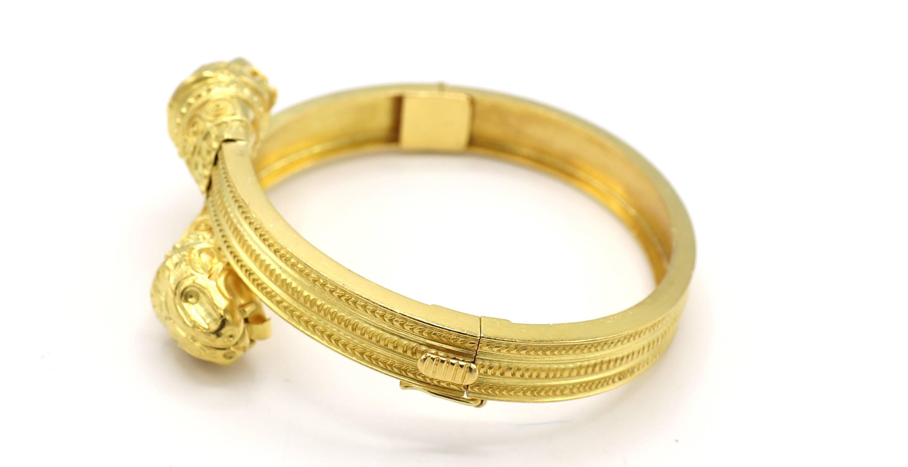 Ilias Lalaounis 18 Karat Double Lion Head Bypass Bangle Bracelet In Excellent Condition In  Baltimore, MD