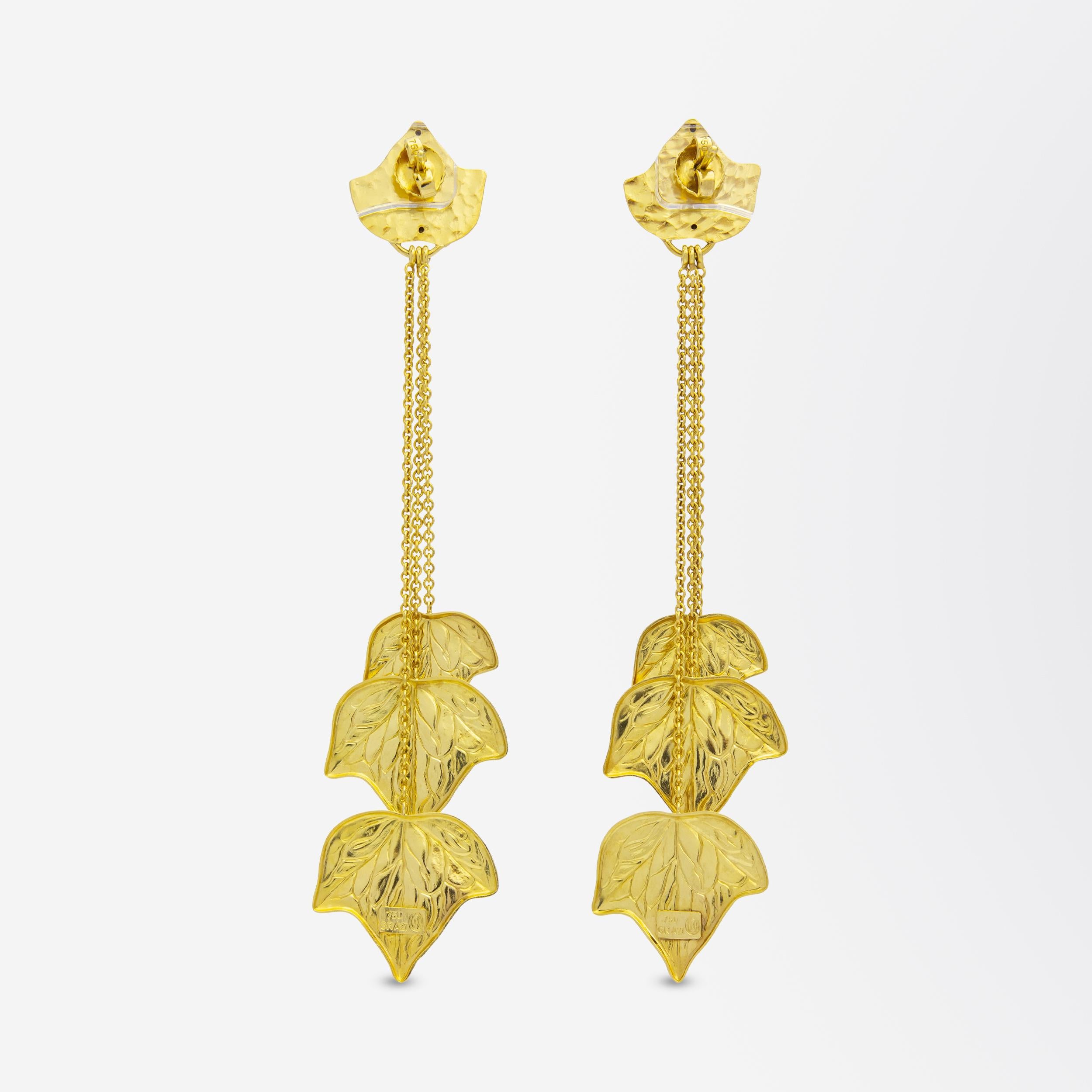 One of our favourite jewellers is the Greek company, Lalaounis. Founded by Ilias Lalaounis, the firm is famous for their buttery yellow gold jewels which are often in the Etruscan Revival taste. This pair of ear pendants are in the form of 18 karat