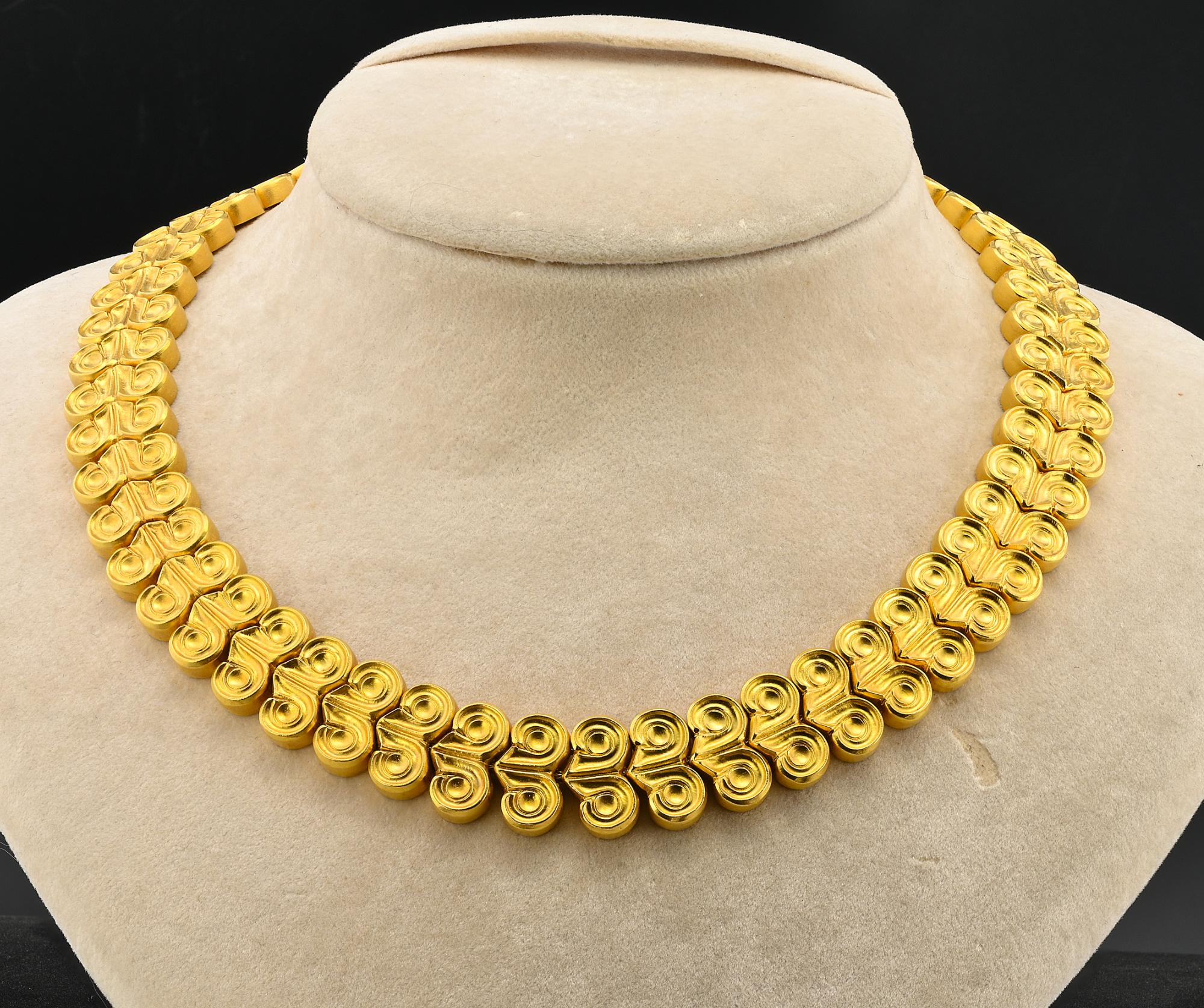 By the Greek maison of Lalaounis this unique designed necklace inspire by the ancient Greek art hand made in a row of fancy links designed a stylized Ram’s horns
Signed Ilias Lalaounis – Greece18 KT, 102 grams
Measures: length is 41 cm – width is
