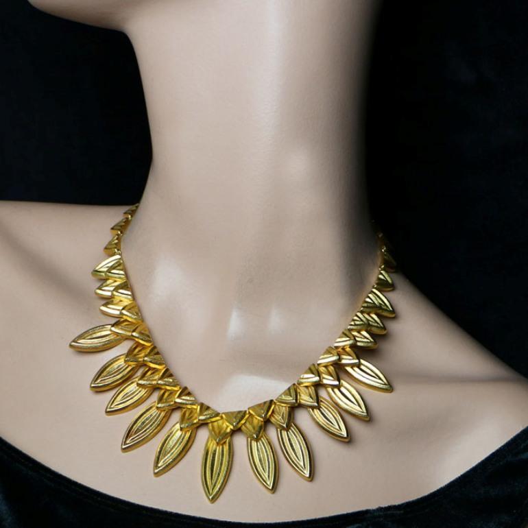 Women's or Men's Ilias Lalaounis 18 Carat Gold Fringe-Style Leaf Necklace, circa 1980s