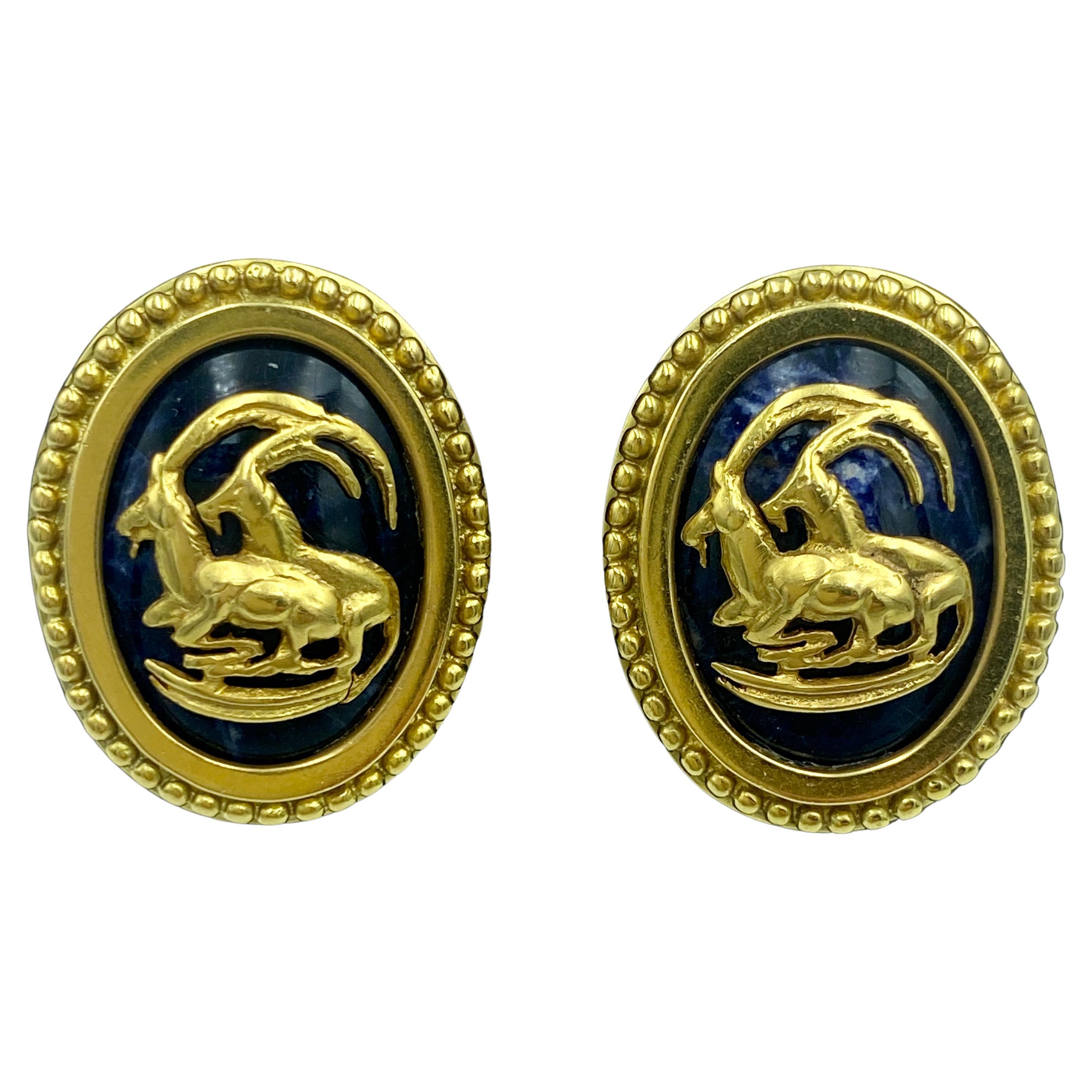 Ilias Lalaounis, boucles d'oreilles en or 18 carats et lapis-lazuli avec motif chèvre de montagne en vente