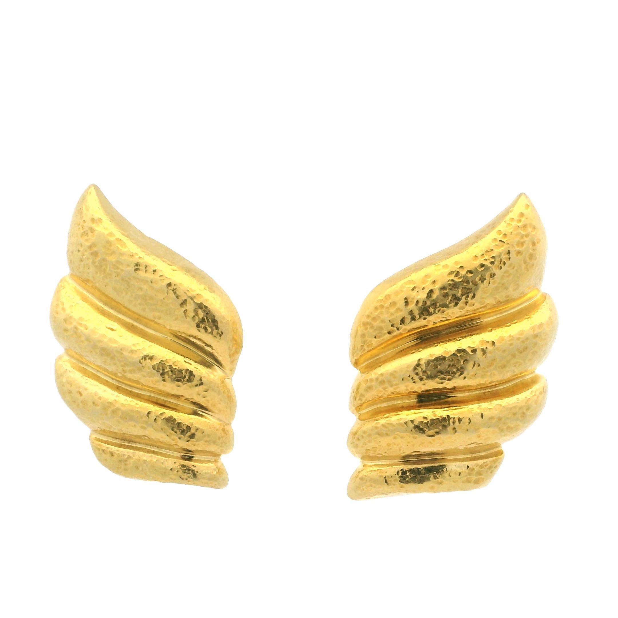 Elevate your fine jewelry collection with these iconic 1970s vintage earrings by renowned Greek designer Ilias Lalaounis. Crafted in solid 18K yellow gold, these bold clip-on earrings feature a dynamic wing-inspired silhouette with Lalaounis’