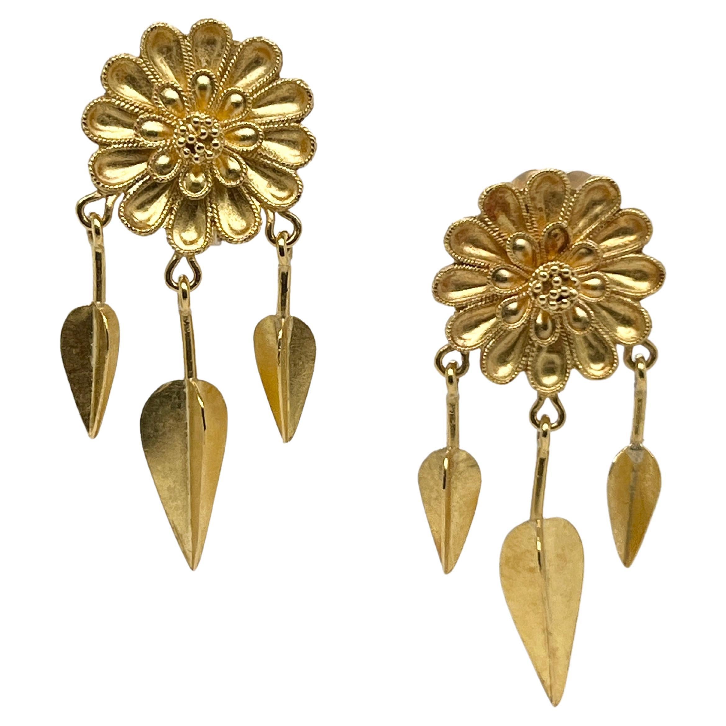 Ilias Lalaounis 18 Karat Gelbgold Blumen-Ohrringe im Zustand „Gut“ im Angebot in New York, NY