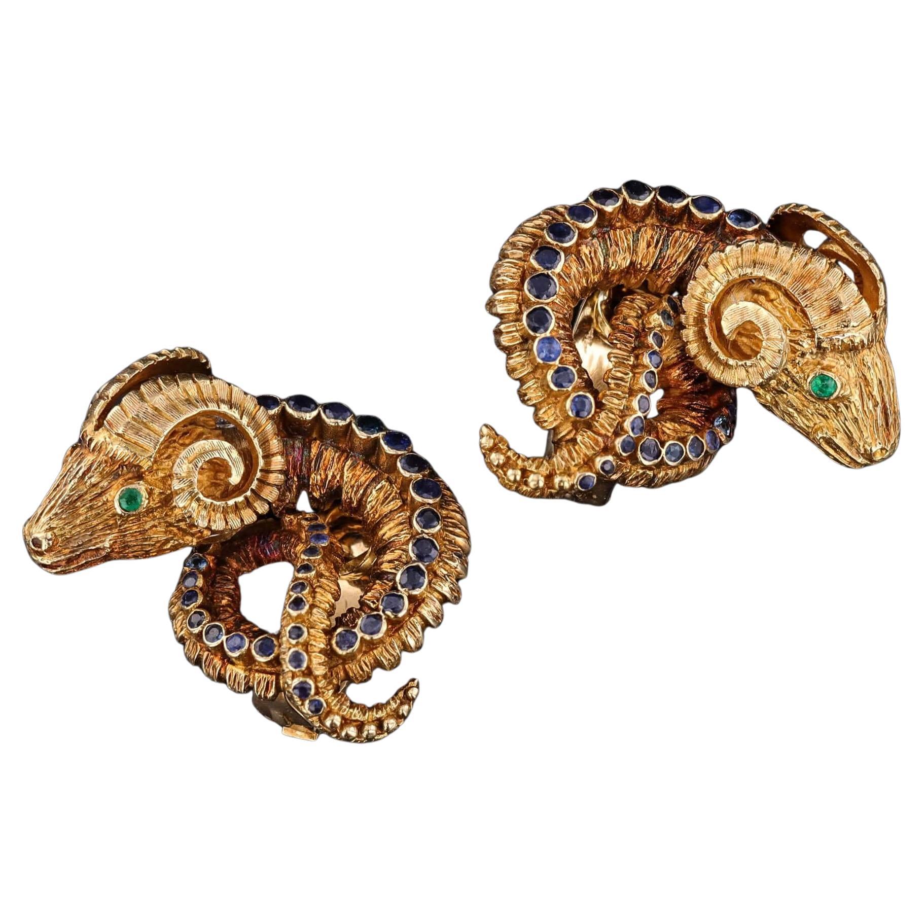 Pendientes de clip con forma de cabeza de carnero de Ilias Lalaounis, de 1970, en oro de 18k con piedras preciosas