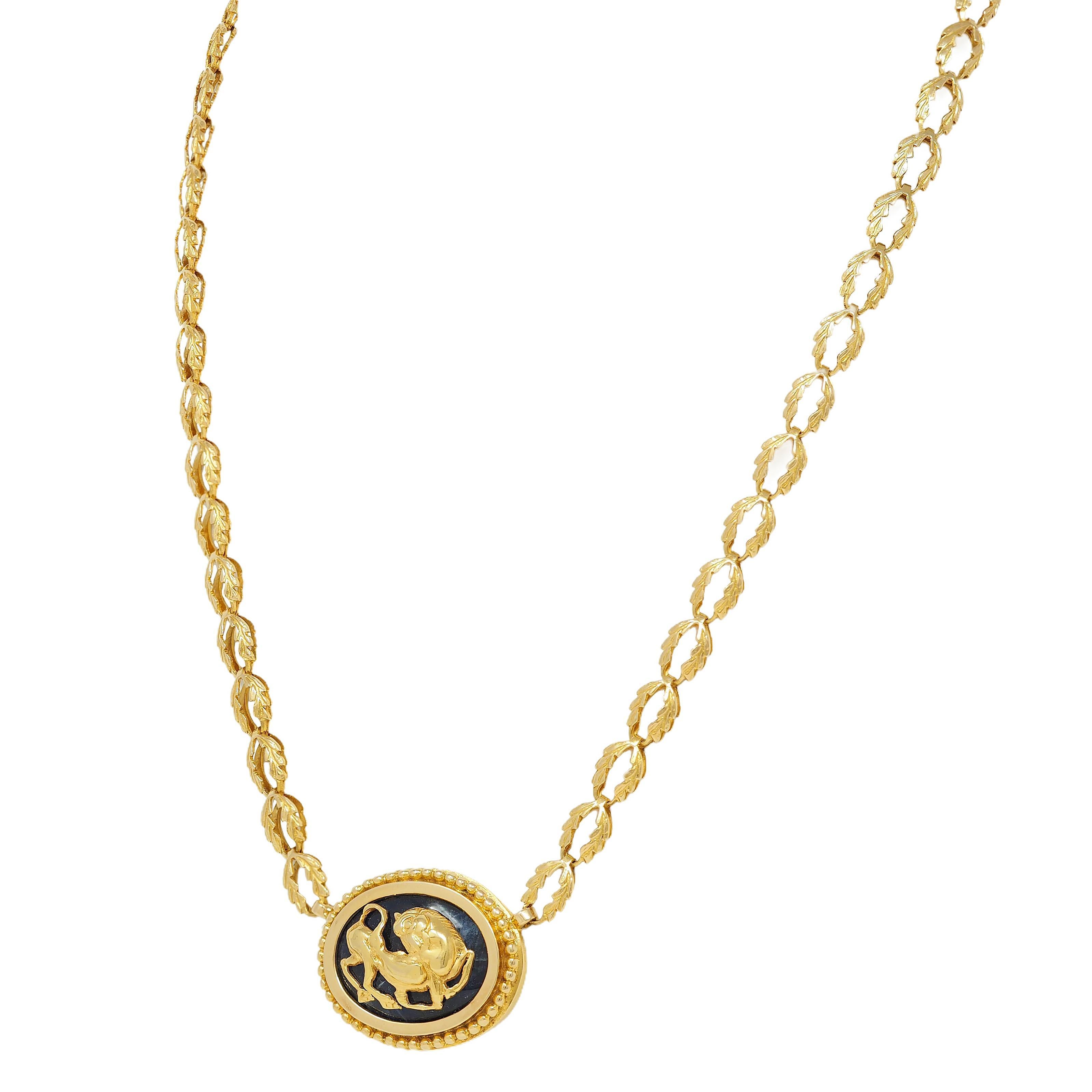 Ilias LaLaounis 1970's Sodalite 18K Gold Vintage Horse Pendant Station Necklace For Sale 3