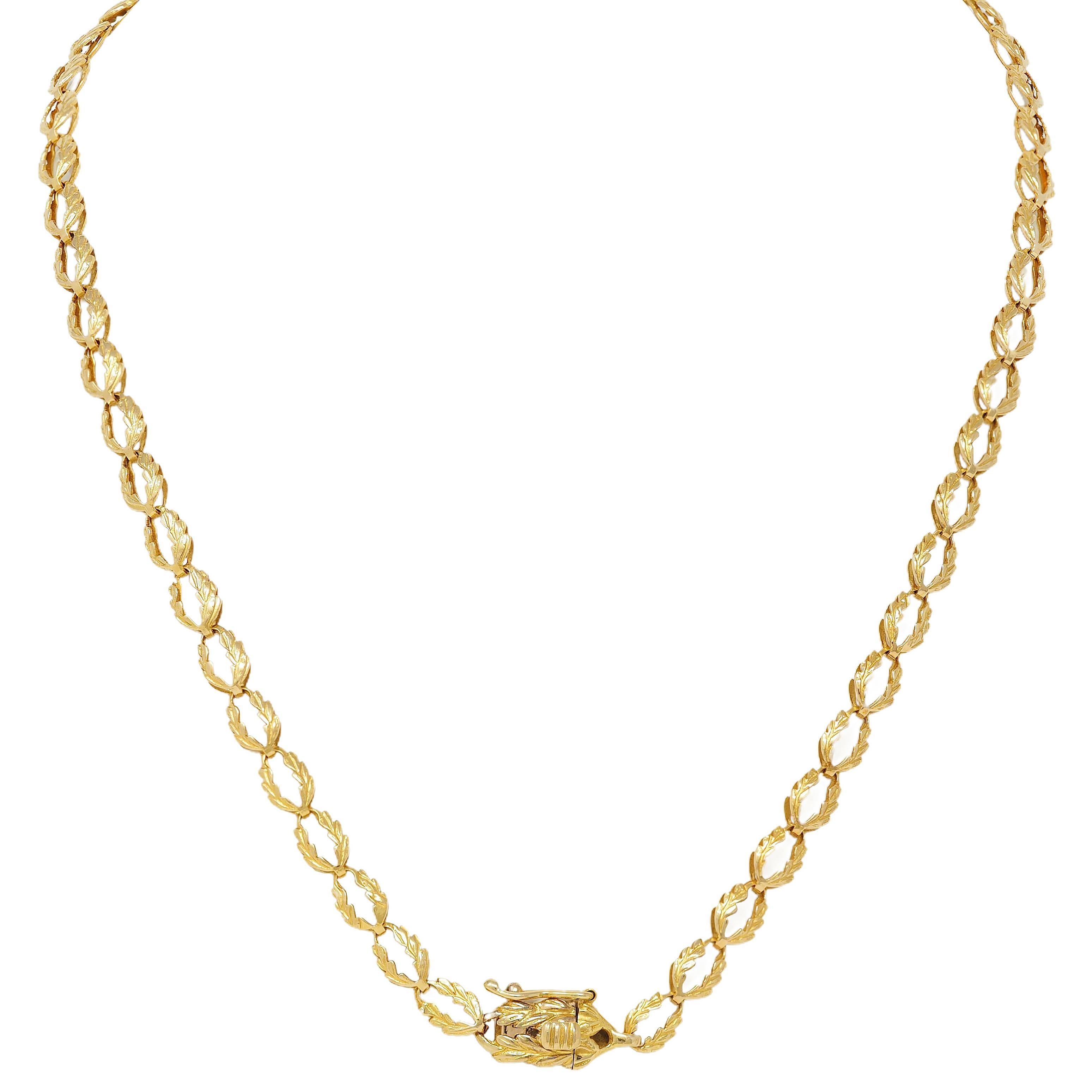 Ilias LaLaounis 1970's Sodalite 18K Gold Vintage Horse Pendant Station Necklace For Sale 4