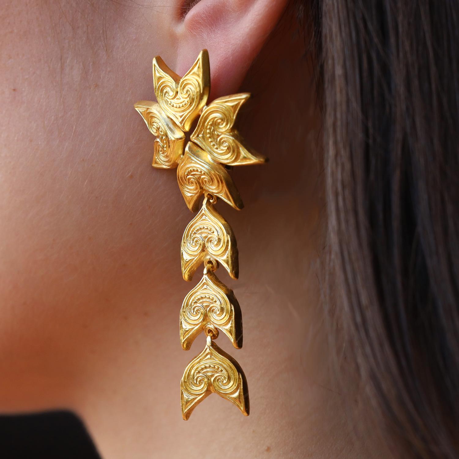 Ilias Lalaounis 22k Gold Estate Ivy Dangle Earrings In Excellent Condition For Sale In Santa Barbara, CA
