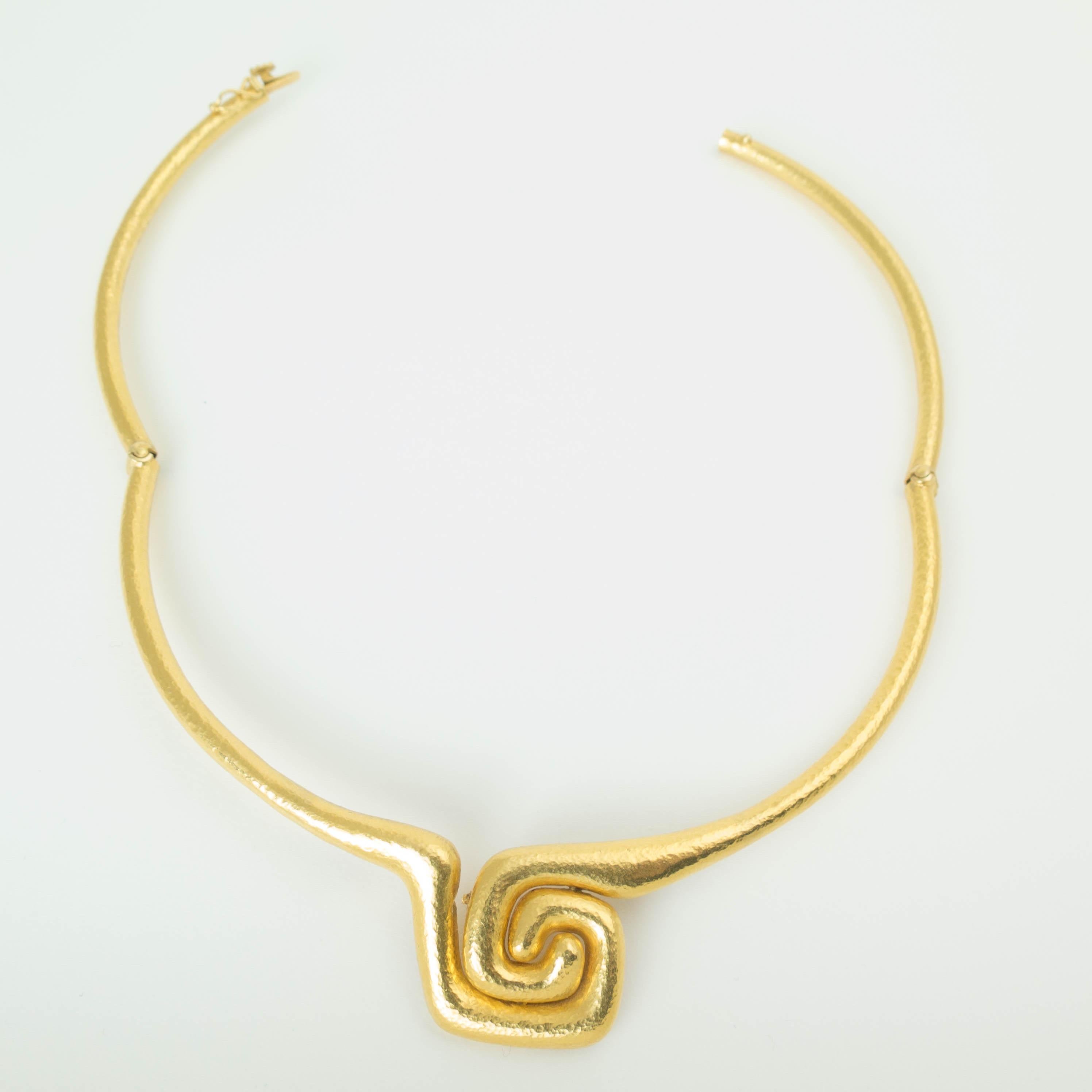 da uomo o donna Collana Labirinto in oro martellato Ilias Lalaounis 18k in vendita
