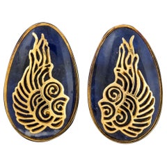 ILIAS LALAOUNIS. Paire de boucles d'oreilles en or et sodalite.