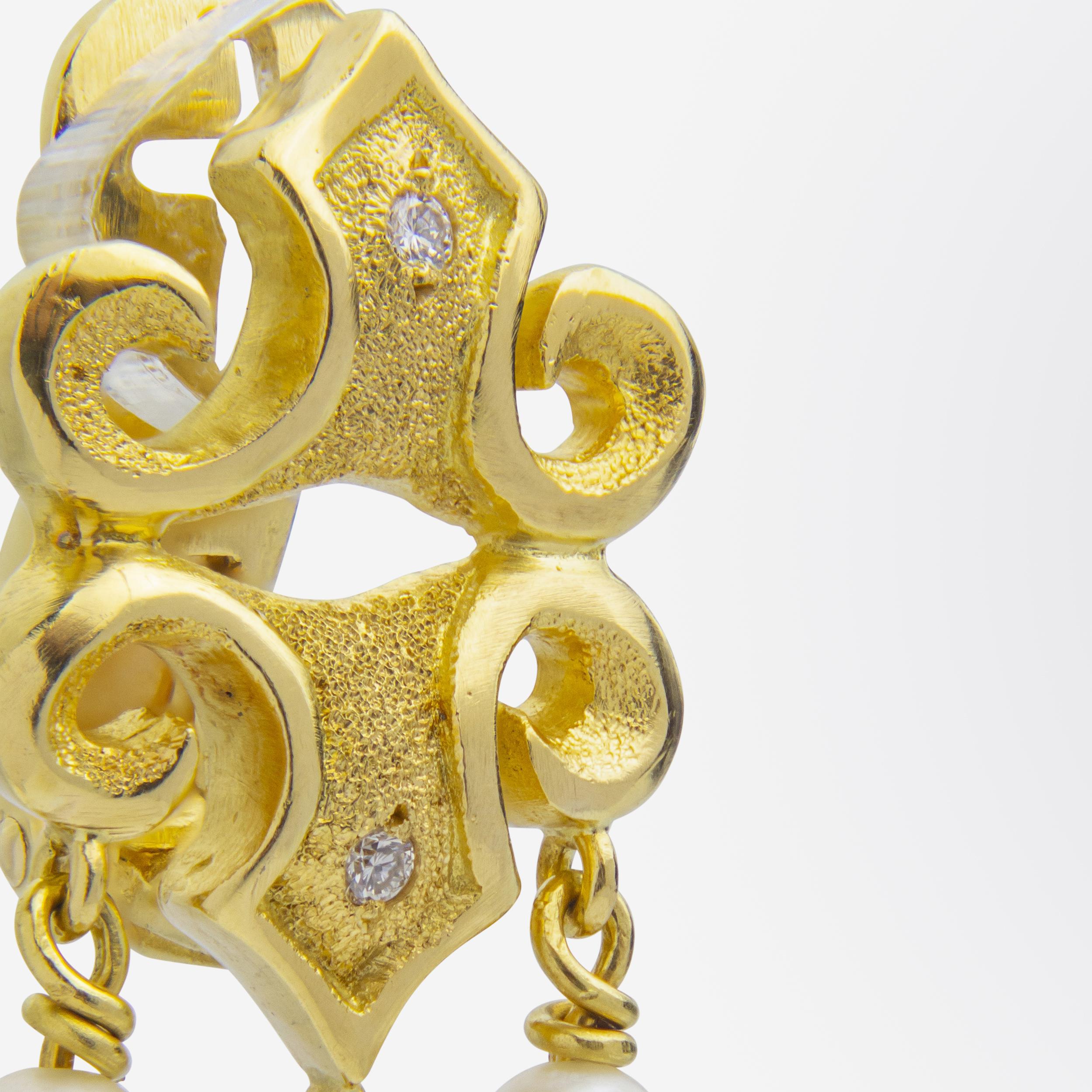 Neoclassico Orecchini con diamanti e perle di Ilias Lalaounis in vendita