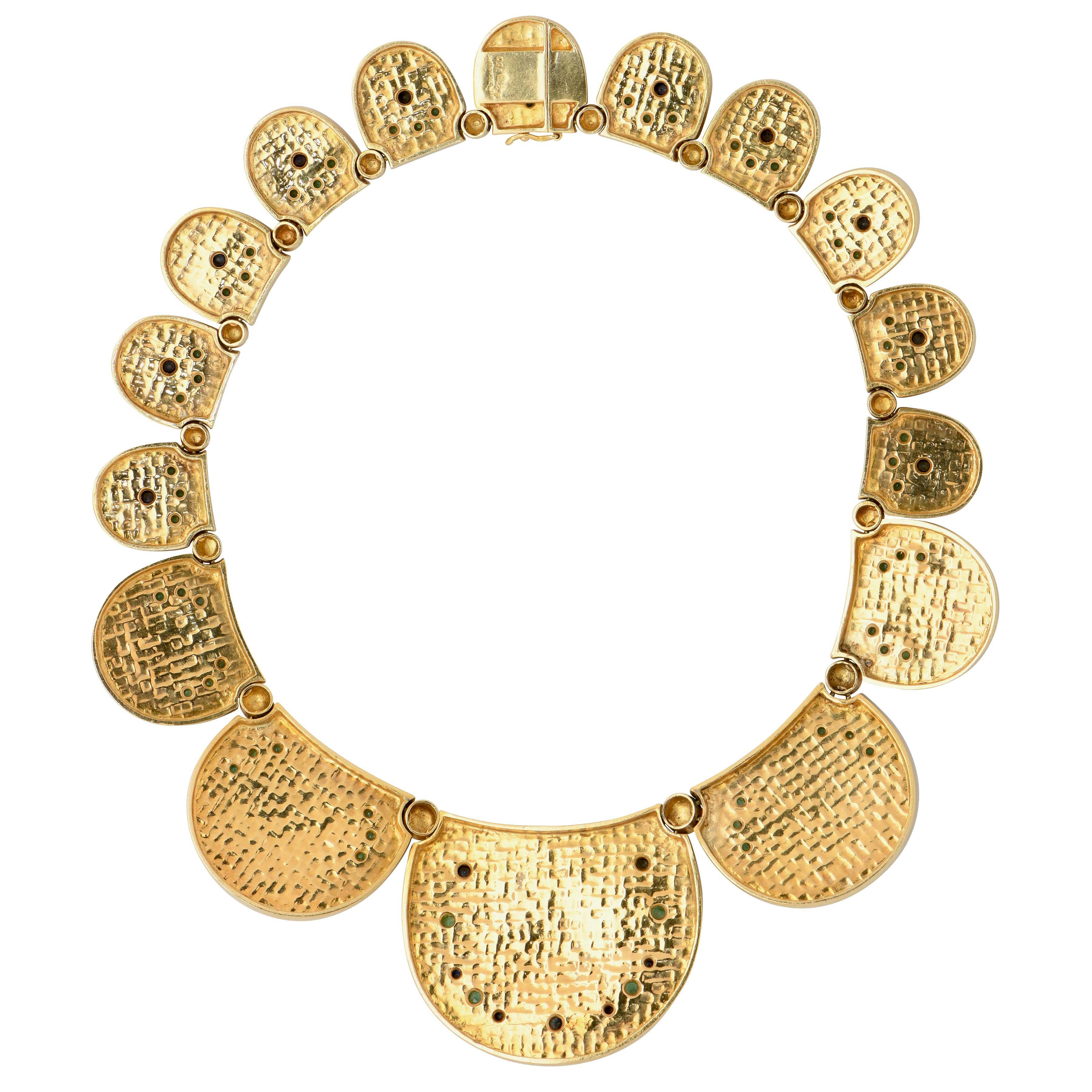 Taille cabochon Ilias Lalaounis Collier étrusque en or 18 carats avec rubis, saphirs et émeraudes en vente