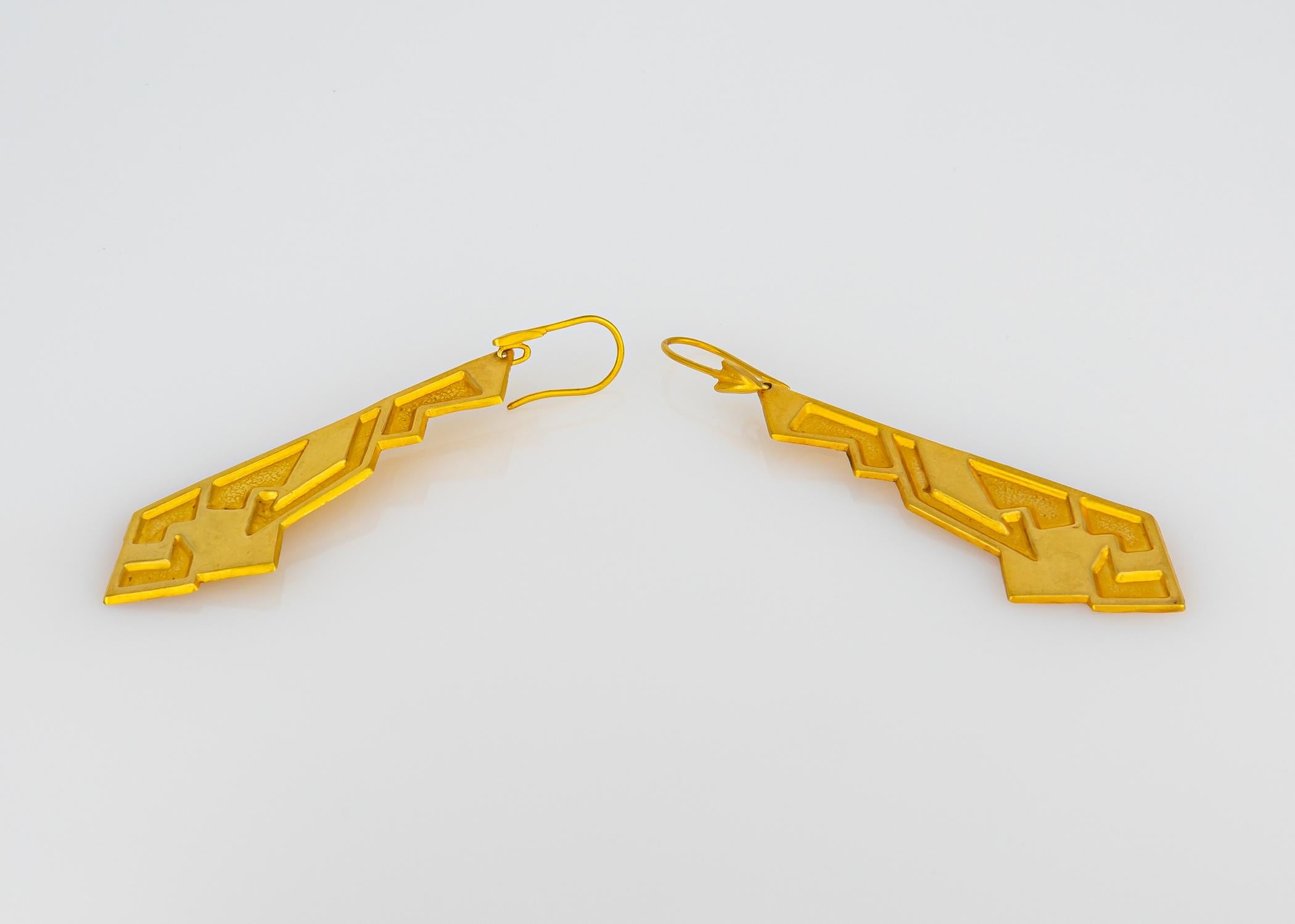 Lalaounis drop earrings are not often available. This beautiful geometric design will be great casual or dress it up for evening. Lightweight comfortable at just over 2 1/2 inches.