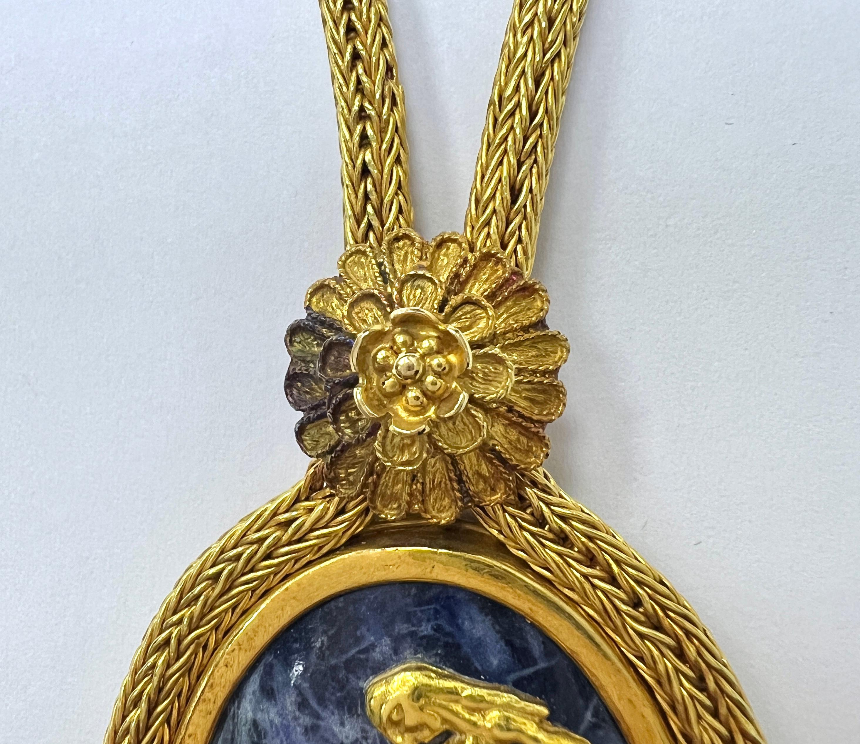 Ilias Lalaounis, collier pendentif Shield of Achilles en or et sodalite Unisexe en vente