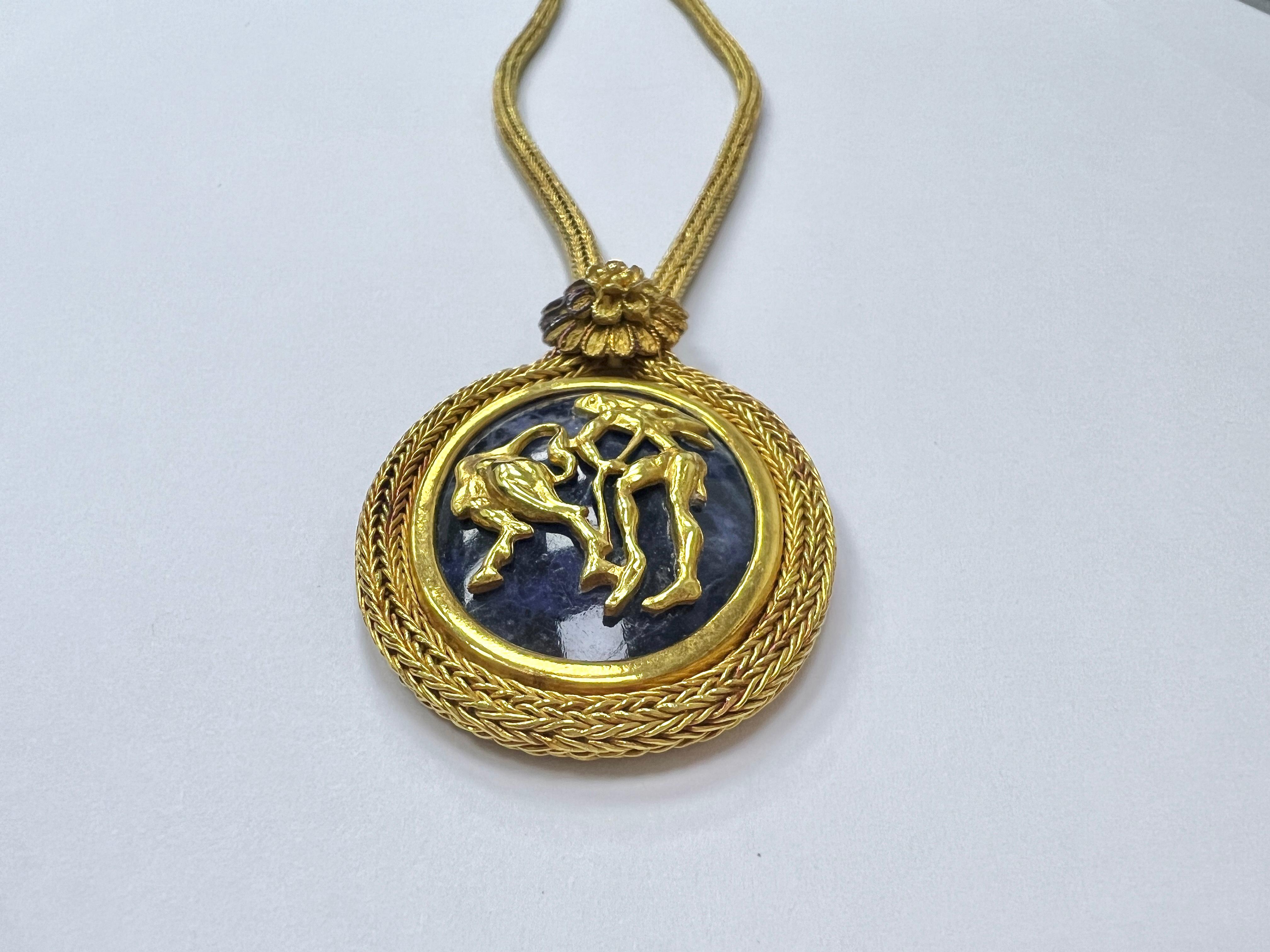 Ilias Lalaounis, collier pendentif Shield of Achilles en or et sodalite en vente 1