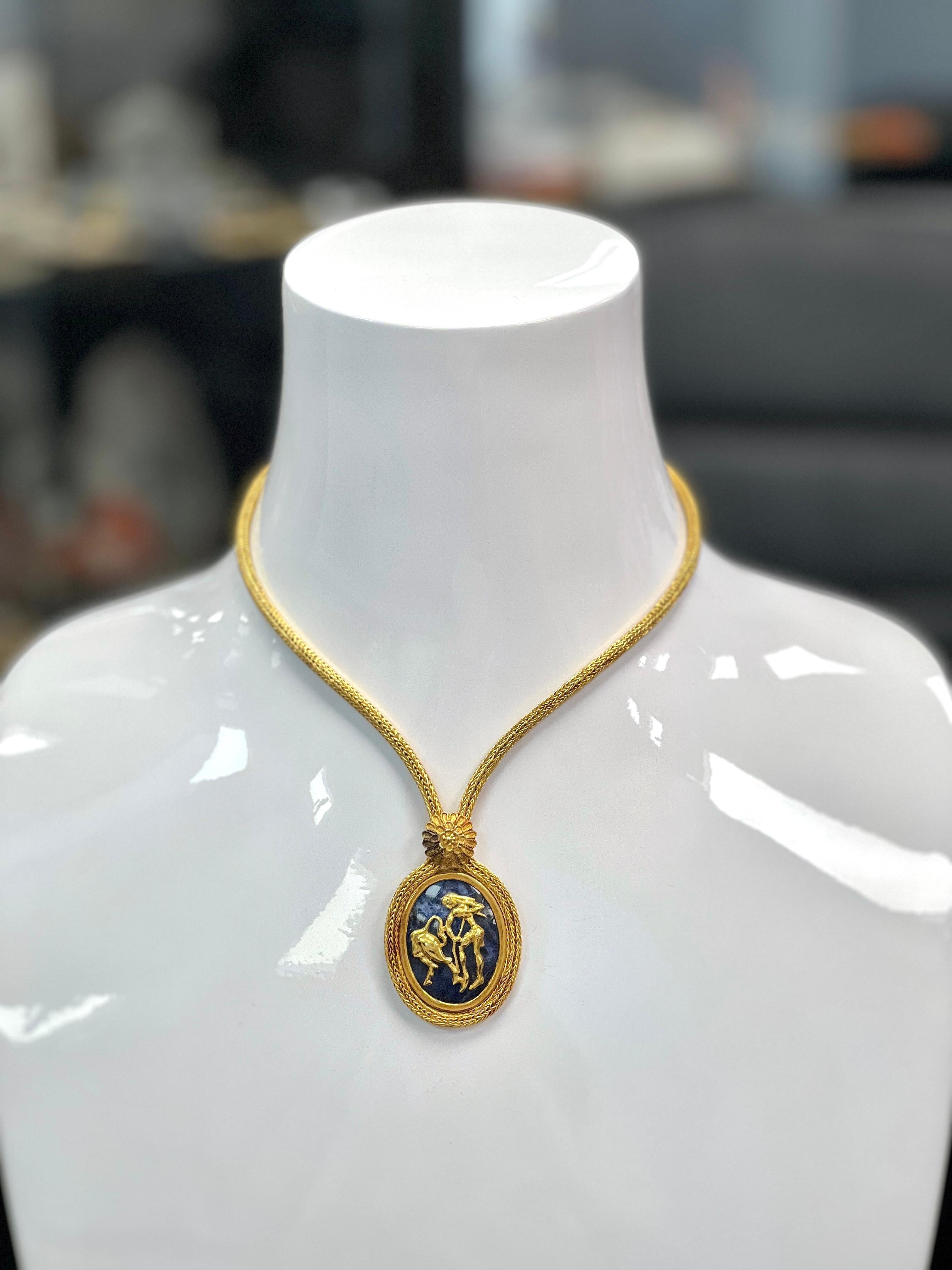 Ilias Lalaounis, collier pendentif Shield of Achilles en or et sodalite en vente 3