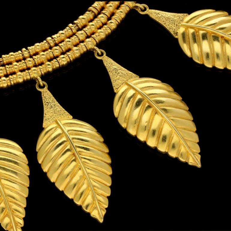 Ilias Lalaounis Gold Suspending Seven Graduated Leaf Shaped Motifs Necklace In Good Condition In London, GB