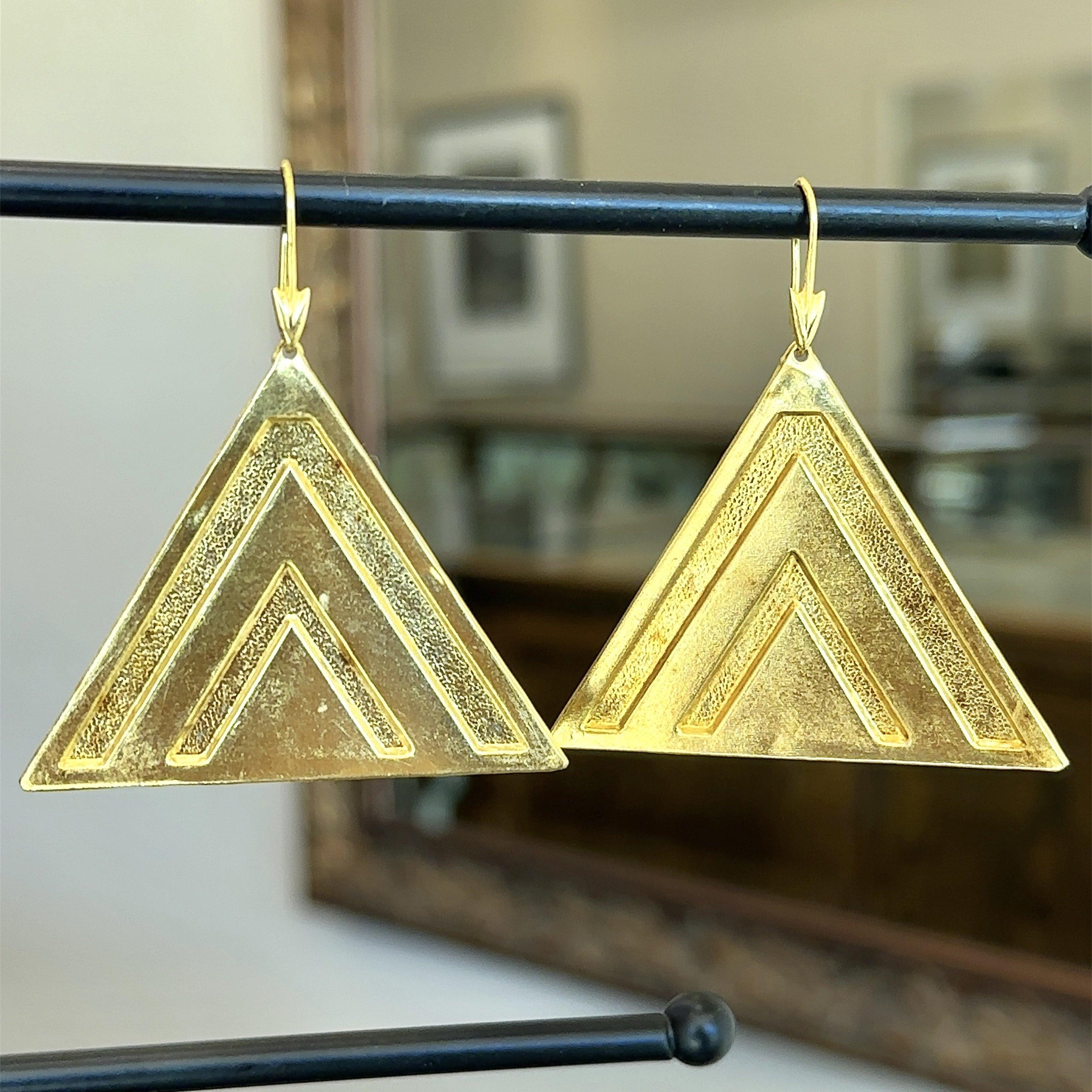 Ilias Lalaounis Greece 18K Yellow Gold Textured Triangle Earrings For Sale 6