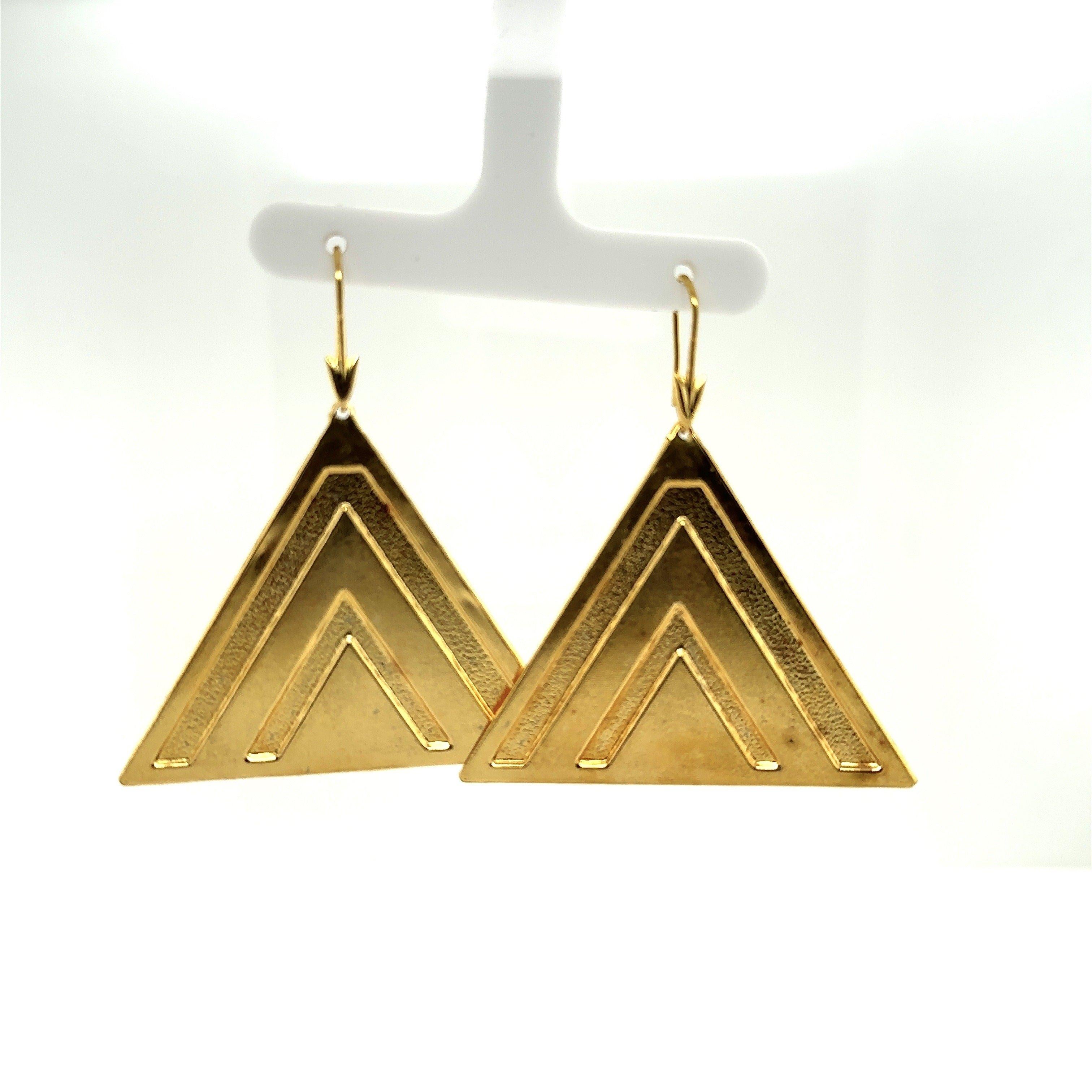 Ilias Lalaounis Greece 18K Yellow Gold Textured Triangle Earrings In Good Condition For Sale In Los Angeles, CA