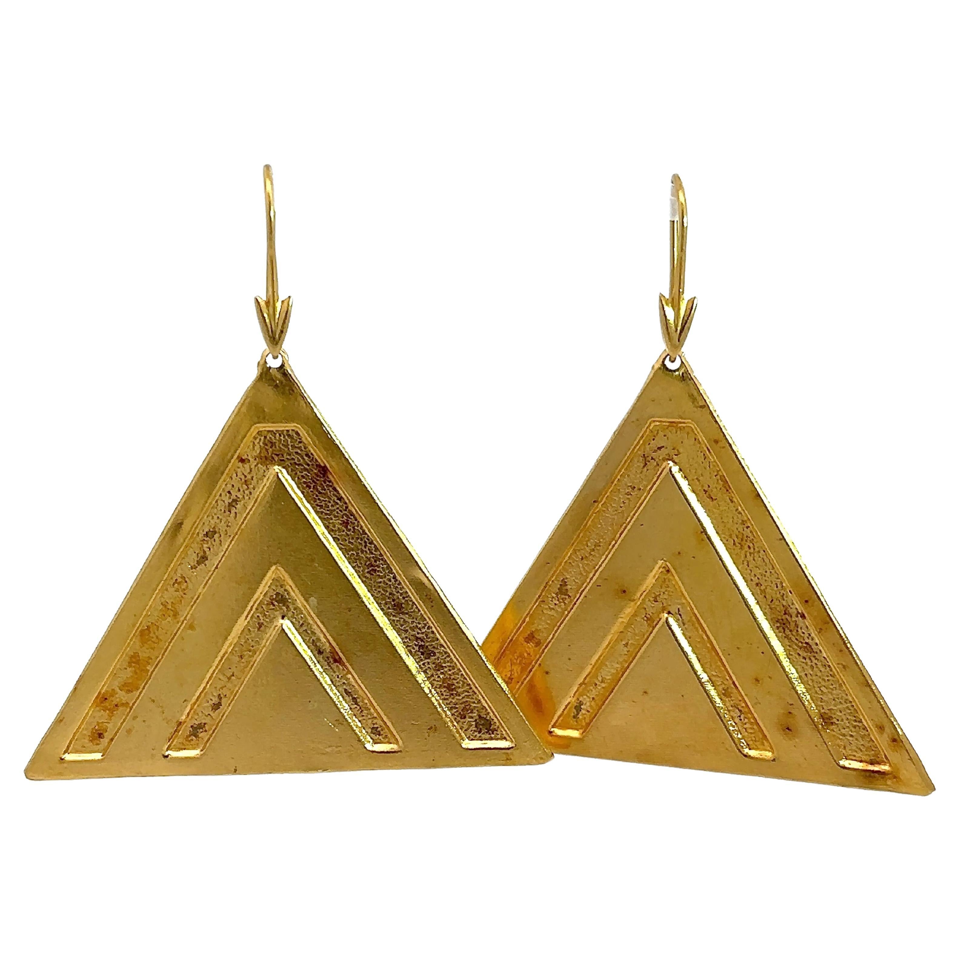 Ilias Lalaounis Greece 18K Yellow Gold Textured Triangle Earrings For Sale