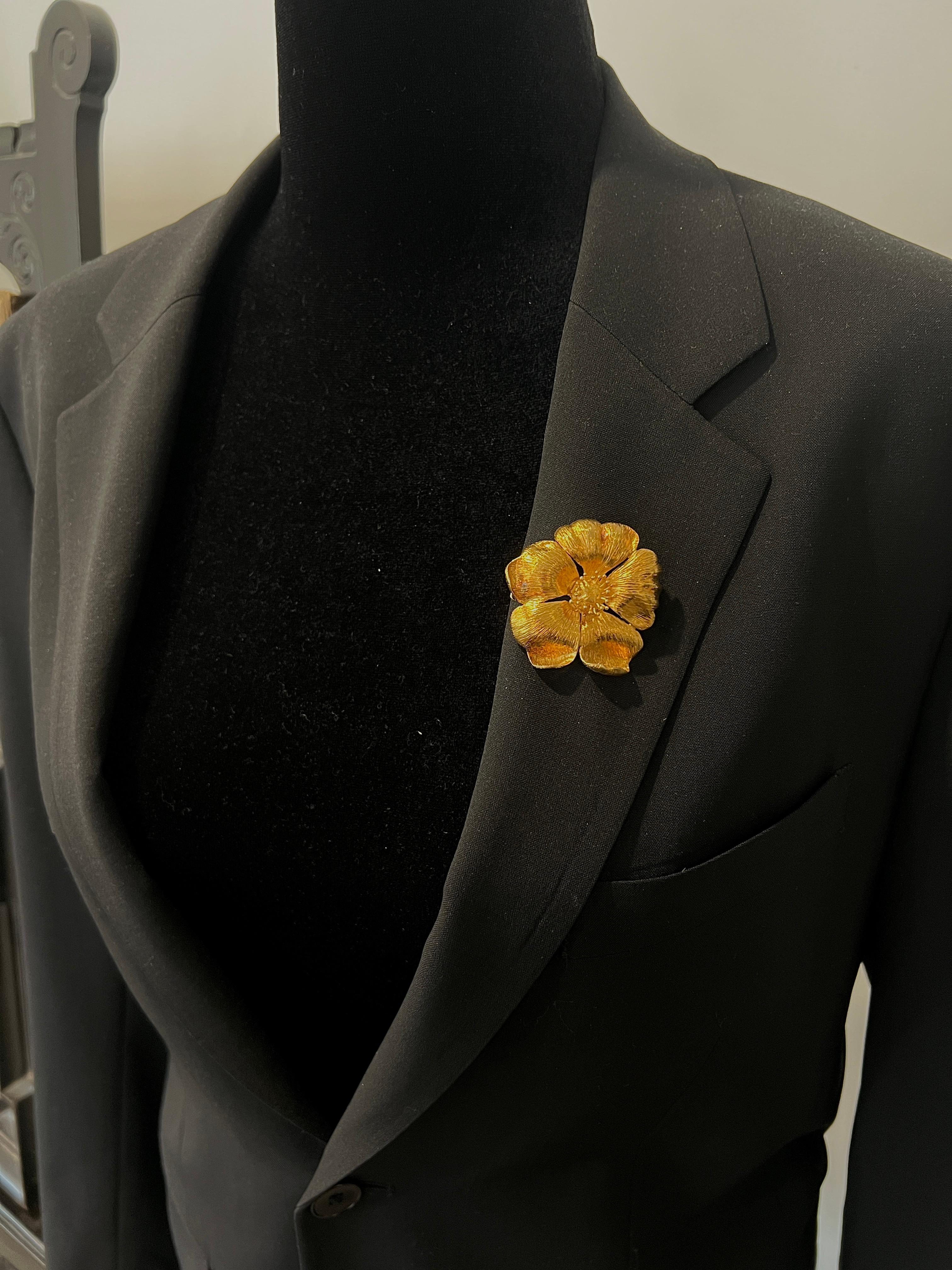 Ilias Lalaounis Greece Wild Rose Flower Gold Brooch In Excellent Condition For Sale In New York, NY