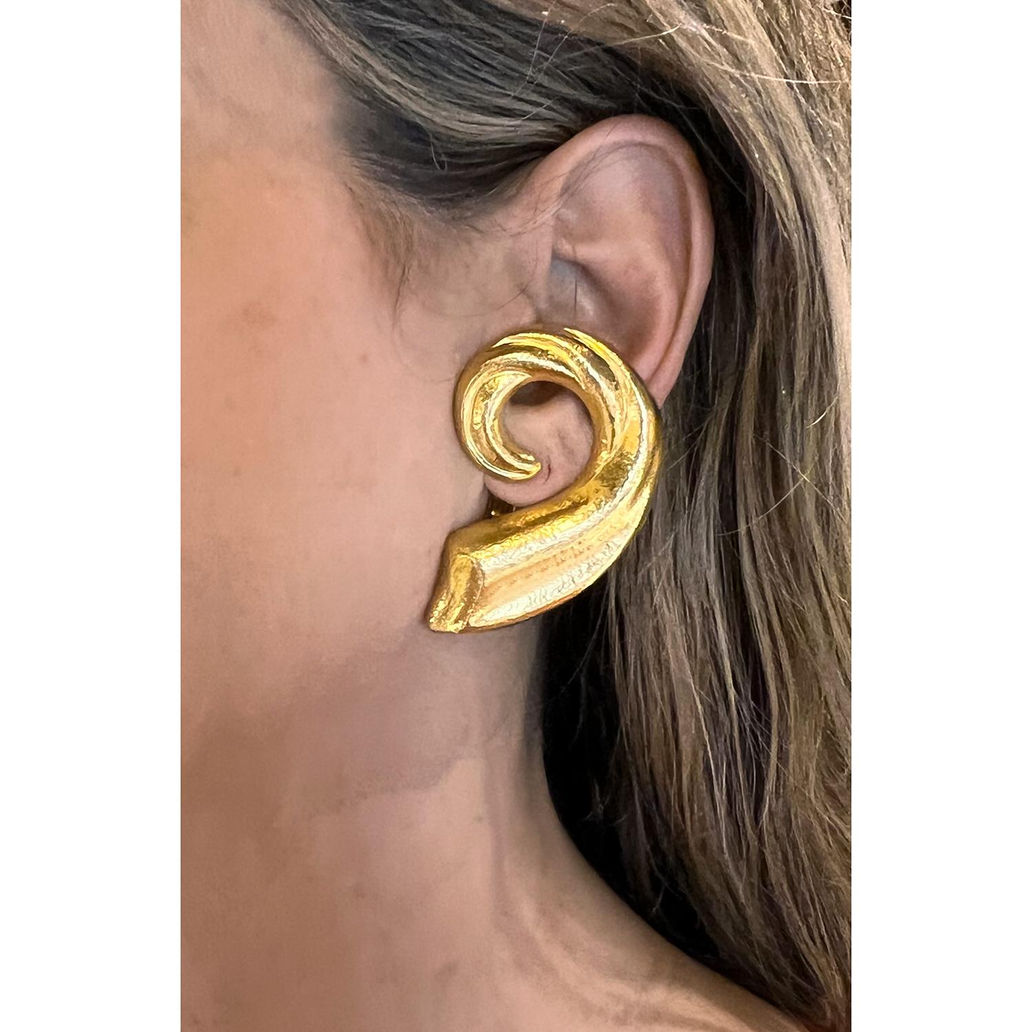 Part of his 1970s Minoans & Mycenaeans Collection, Ilias Lalaounis crafted these statement earrings using ancient Greek artistic patterns in hammered, textured and polished 18k yellow gold. Measuring over 2