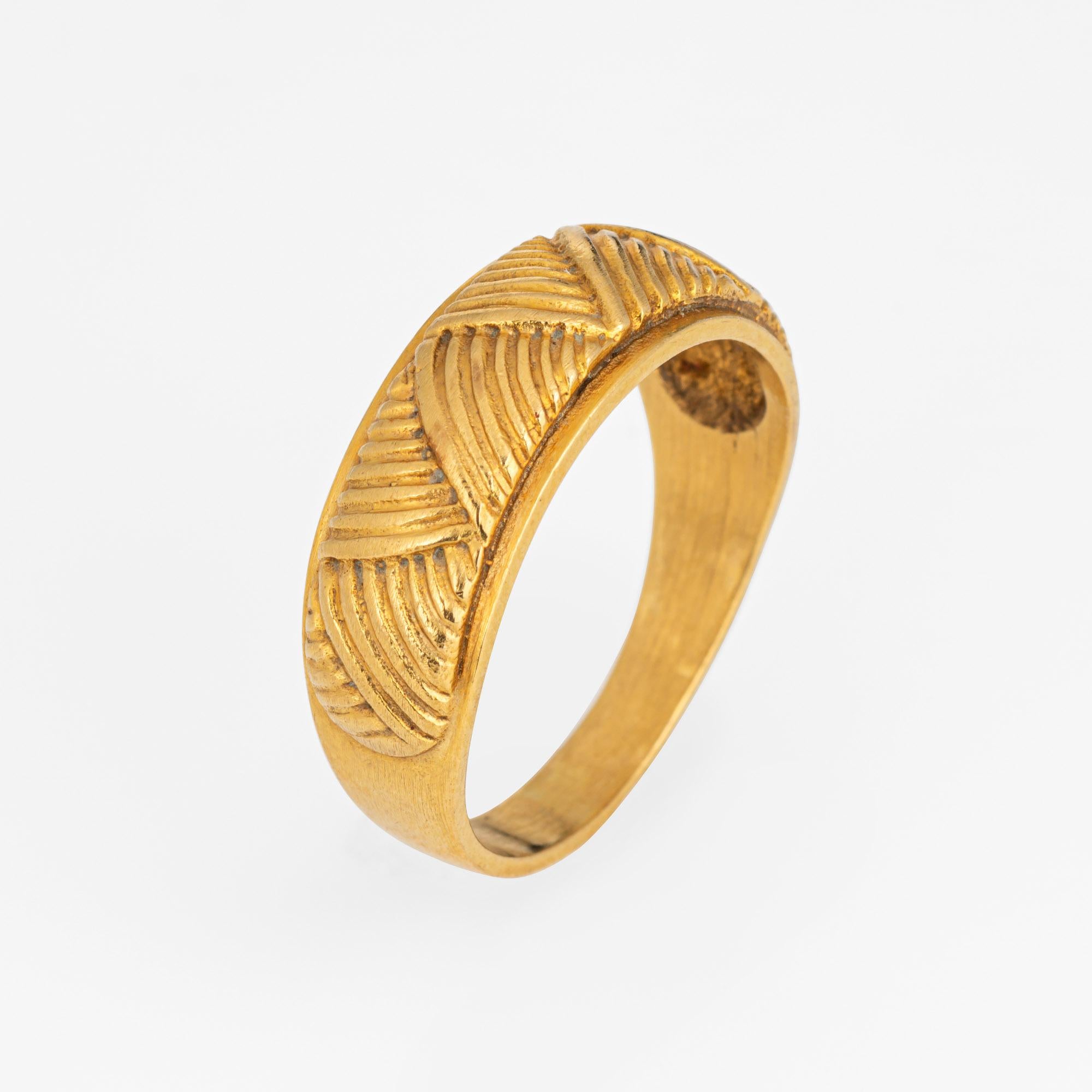 Finely detailed vintage Lalaounis ring crafted in 18k yellow gold (circa 1990s). 

Lalaounis is a famed Greek jewelry company known for themes including science, nature, mosaics, astronomy and medicine. The ring highlights bright buttery 18k gold,