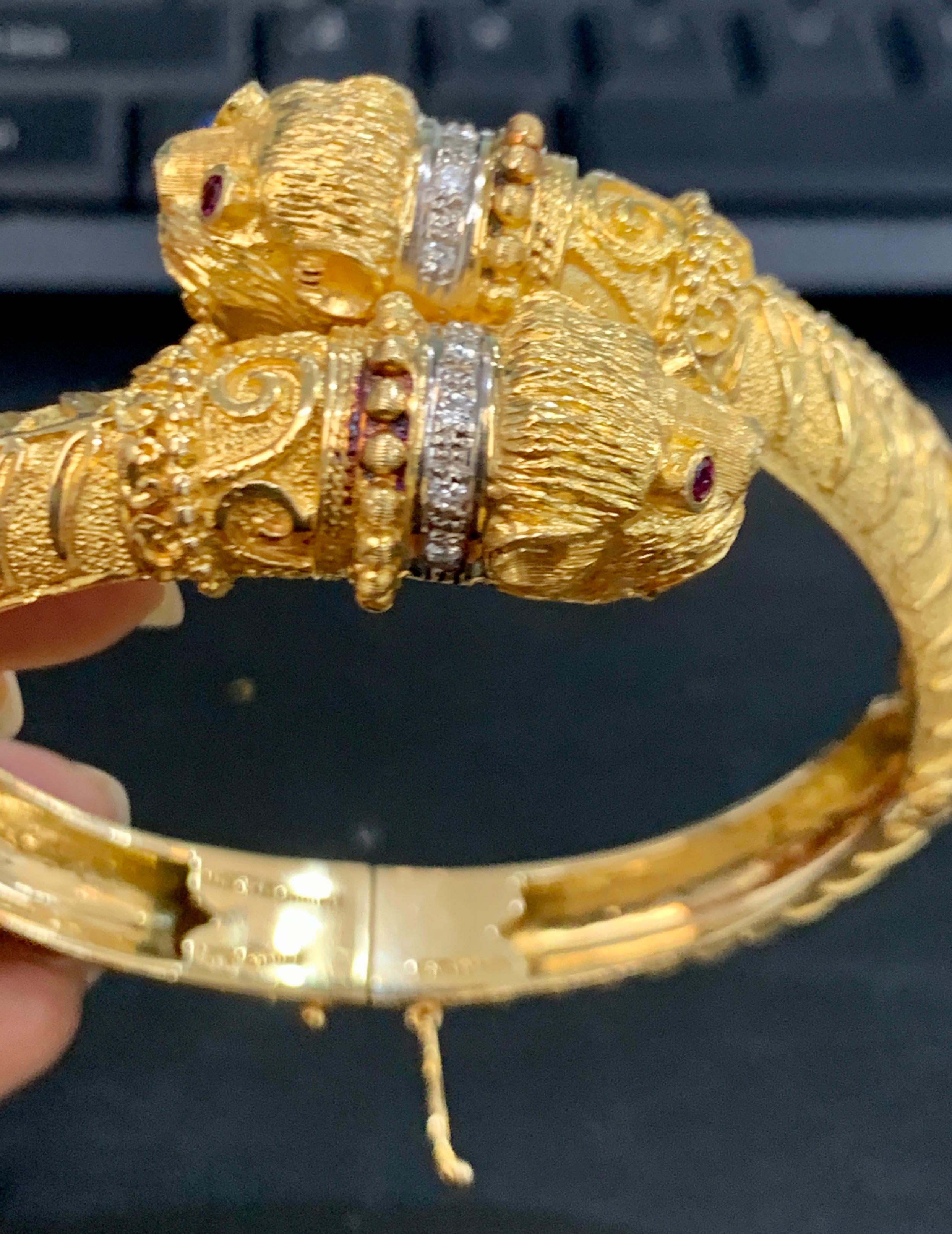  Ilias Lalaounis Bracelet jonc chimère en or jaune 18 carats, rubis et diamants 57 grammes Pour femmes 