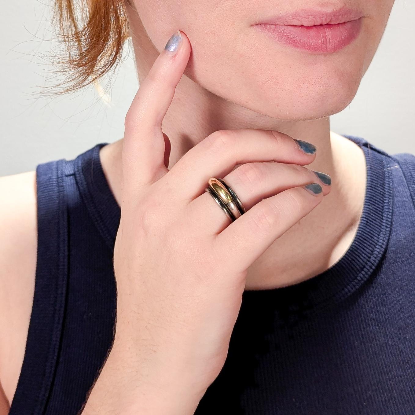 A very fine Ilias Lalaounis band ring.

In sterling silver and 14k gold.

Marked to the shank 925 for sterling silver fineness, with a partially rubbed 585 for 14k gold fineness, as well as with a Lalounis mark.

A perfect everyday ring from one of