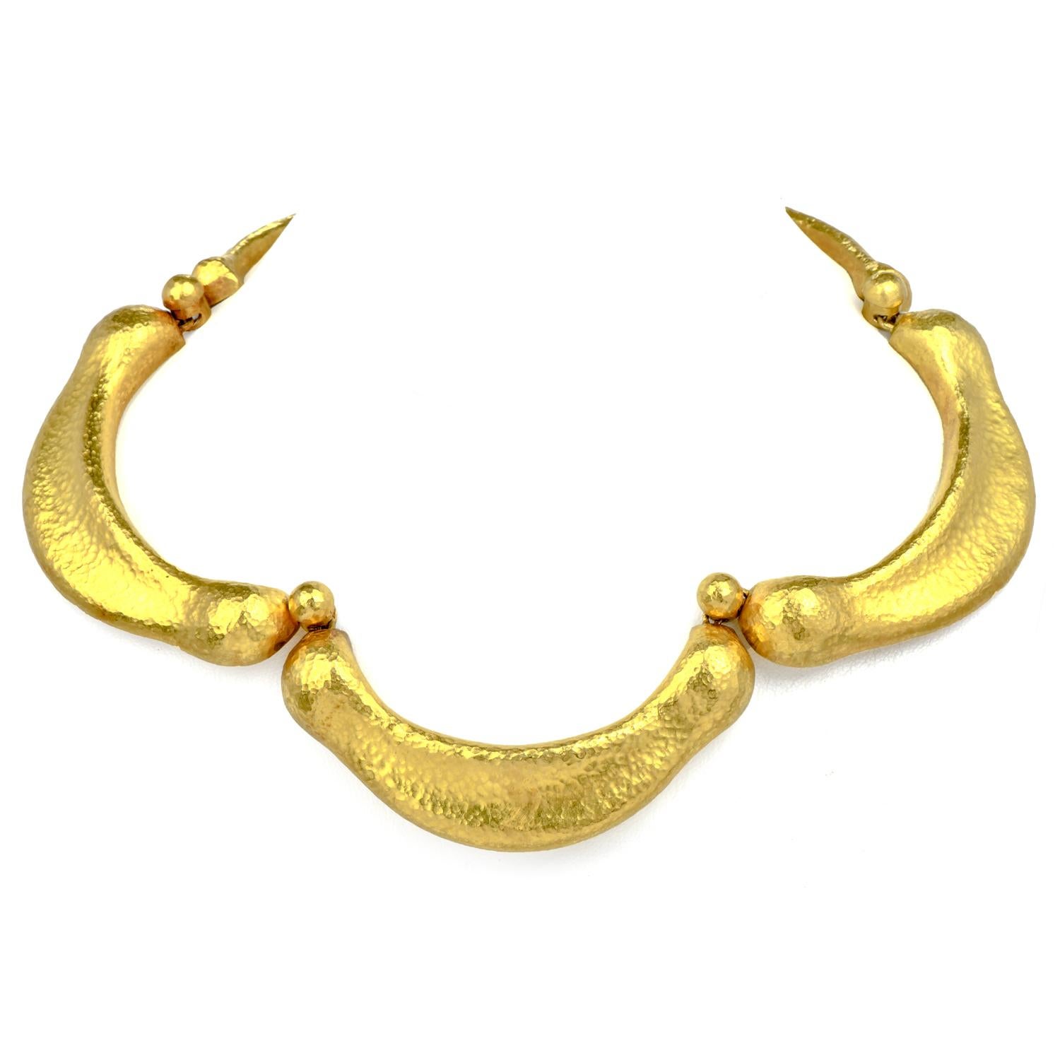 Atemberaubende Vintage Lalaounis griechischen 22K Gold Kragen Halskette 

Wurde in 22K Gelbgold gefertigt. Mit strukturiertem Stil und drei großen Gliedern.

Die Halskette wiegt 132,8 Gramm und misst 17 Zoll im Innenumfang.

Ilias Lalaounis hat sein