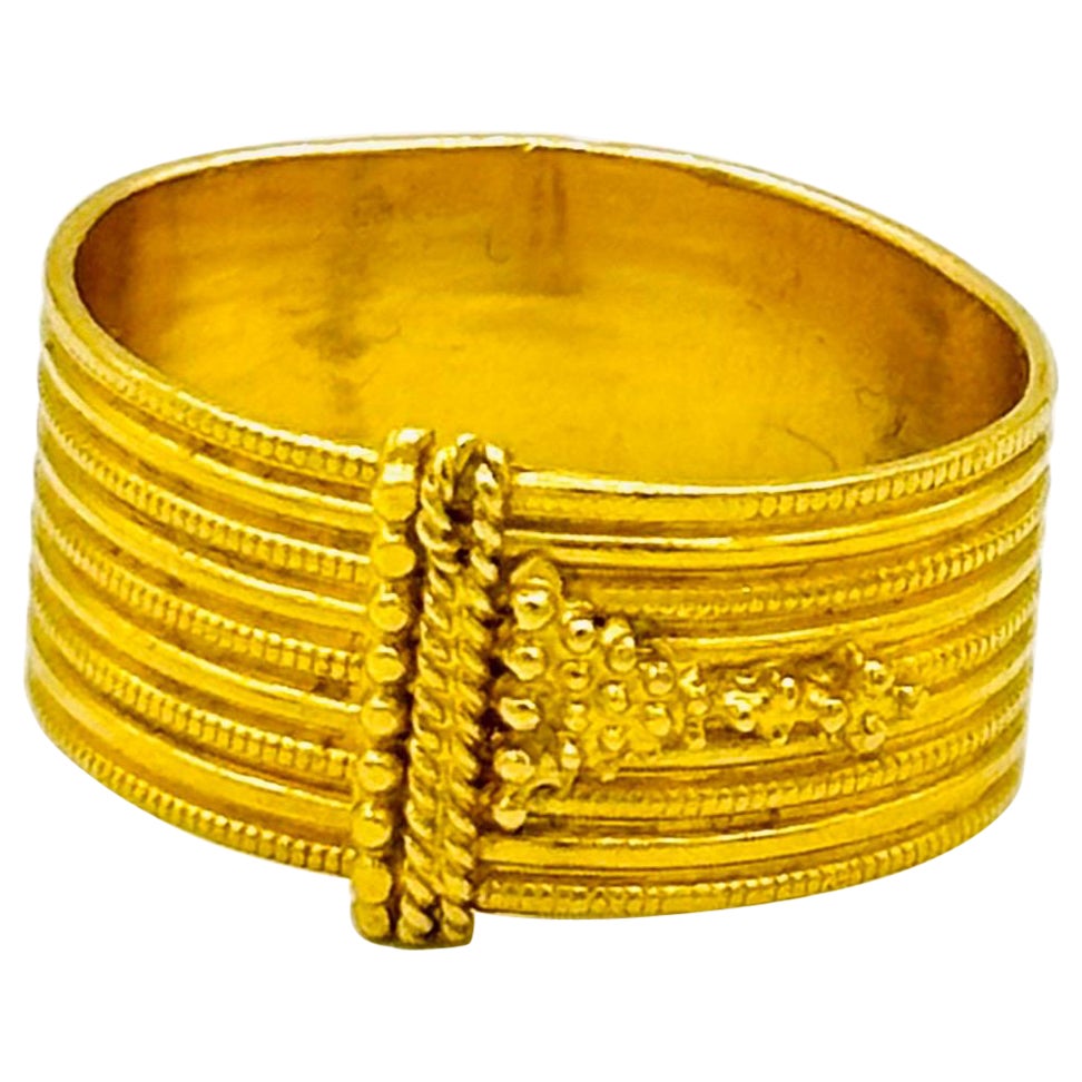 Ilias Lalaounis "Wrap" ribbed ring in 22k yellow gold en venta