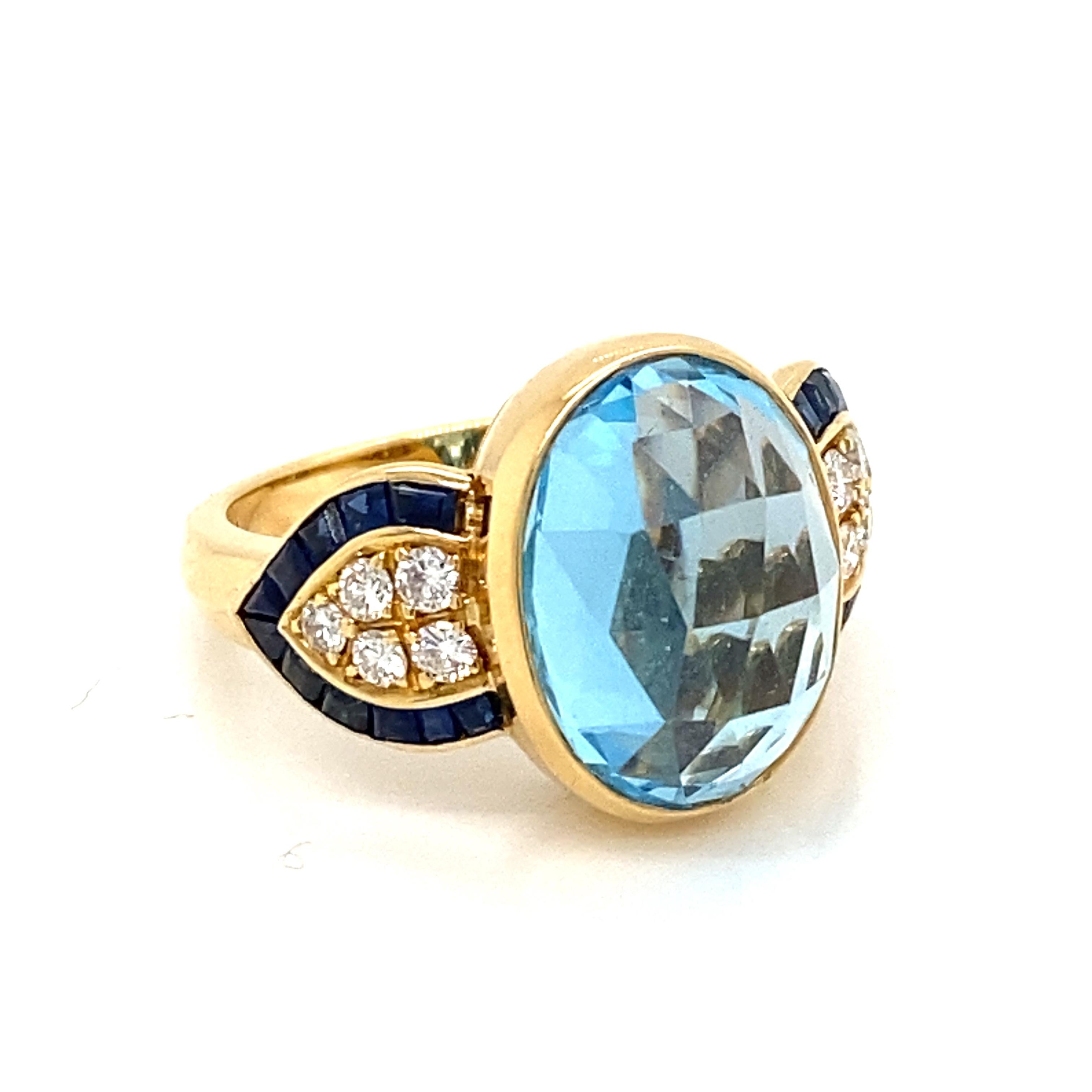 Illario iconic flower design ring, made in Italy, circa 1970'. Ring handcrafted in 18K yellow Gold, feature in the center a large and sparkling Blue Topaz, Natural sapphire custom cut and Pavé Diamonds. 

Metal: Polished 18K yellow gold
Diamonds: 1