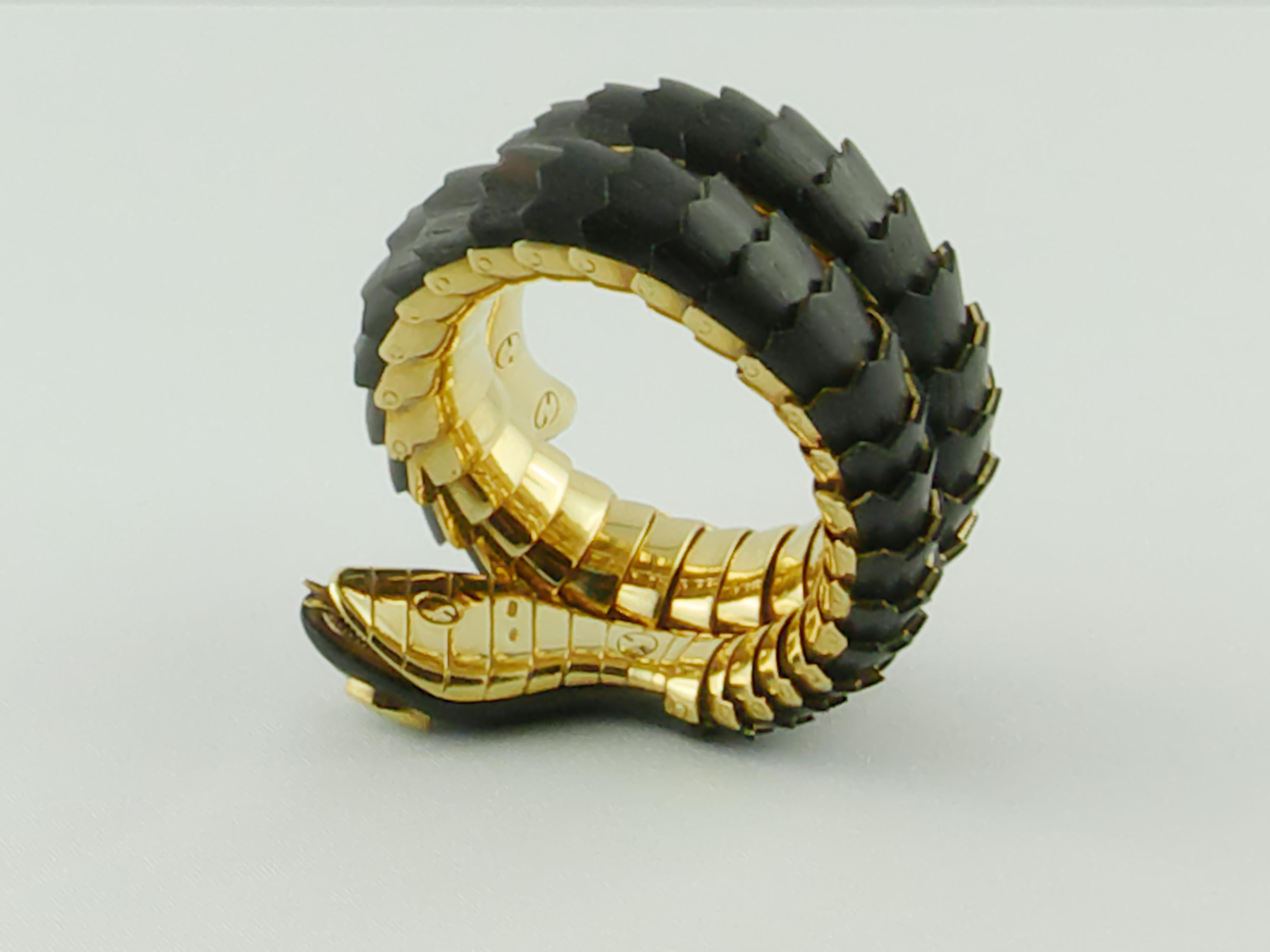 Illario Schlangenarmband aus Holz, Gelbgold und Diamanten (Moderne) im Angebot