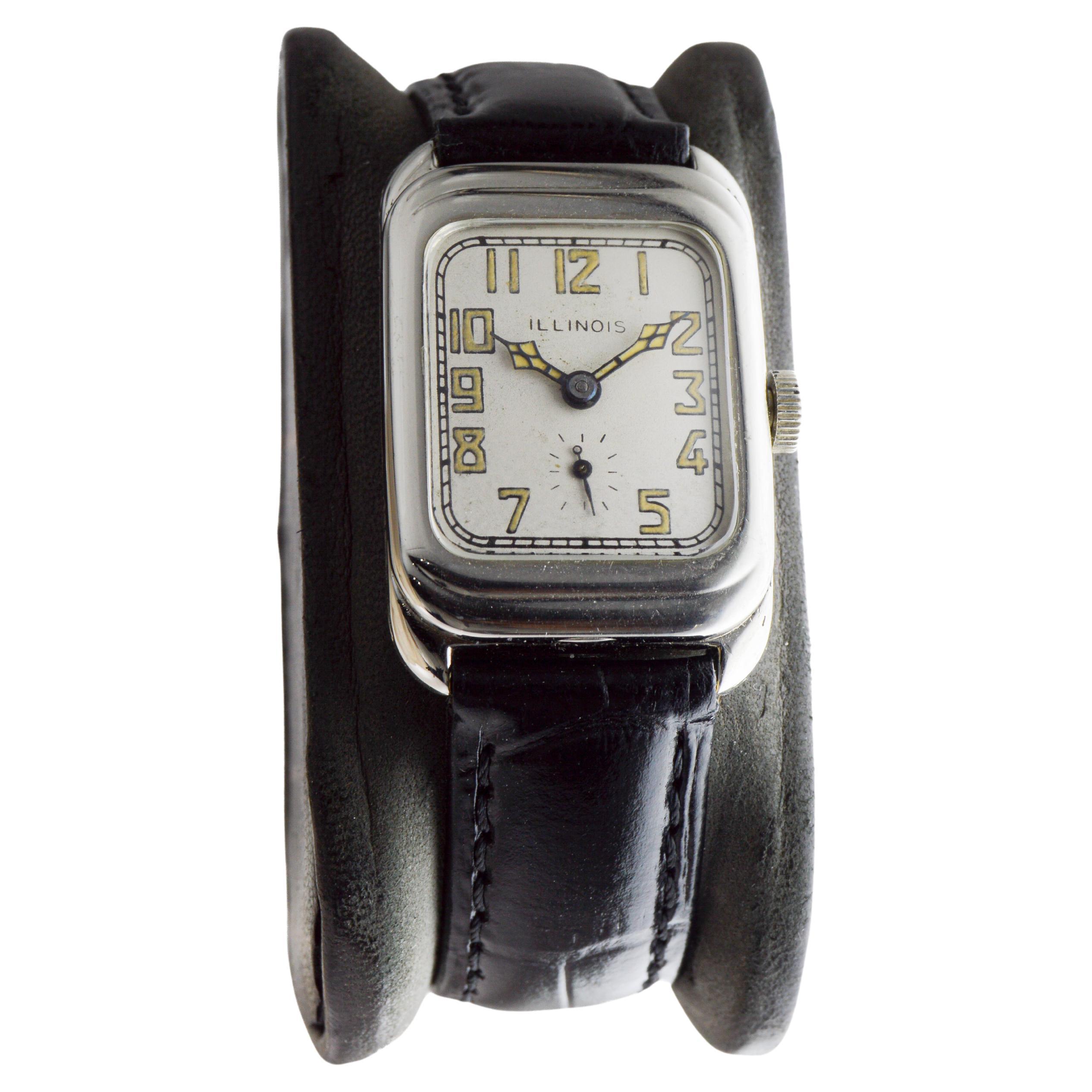 Montre Art Déco en or blanc garnie de Whiting, circa 1920, avec cadran original Excellent état - En vente à Long Beach, CA