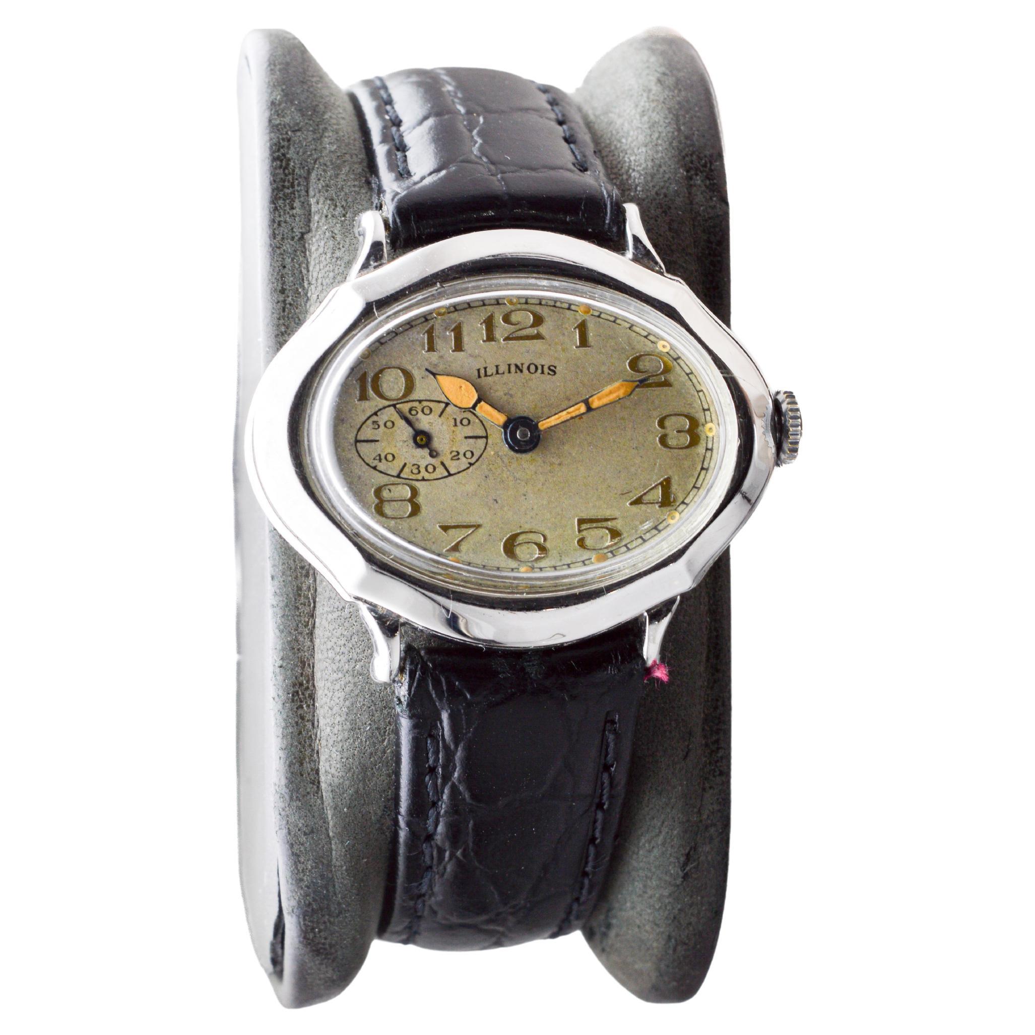FACTORY / HOUSE: Illinois Watch Company
STYLE / REFERENCE: Art Deco / Reference Model 164
METAL / MATERIAL: White Gold Filled
CIRCA / YEAR: 1928
DIMENSIONS / SIZE: Length 35mm X Diameter 31mm
MOVEMENT / CALIBER: Manual Winding / 17 Jewels / Caliber
