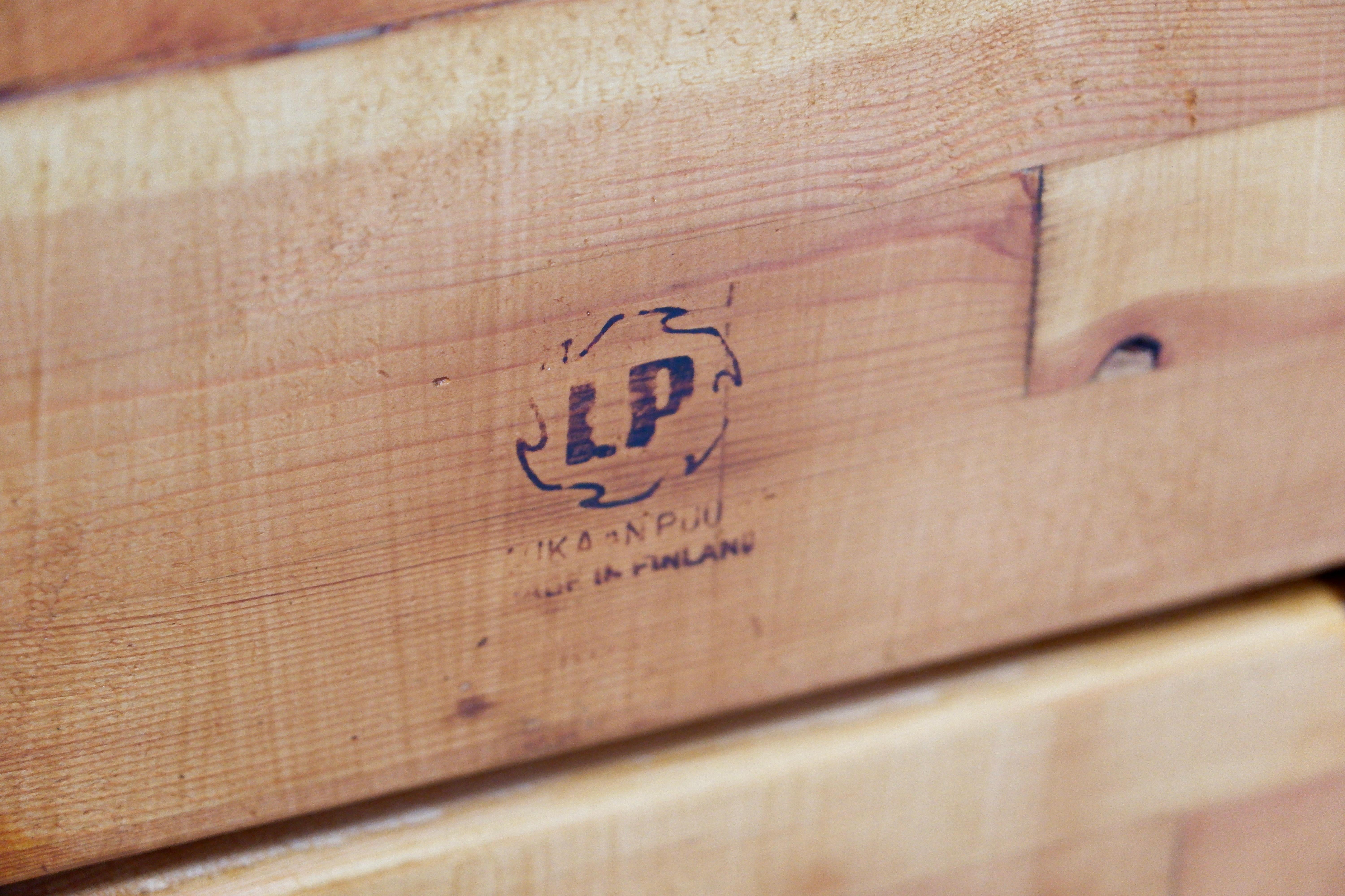 Illmari Tapiovaara, Coffee table in solid pine circa 1960 For Sale 4