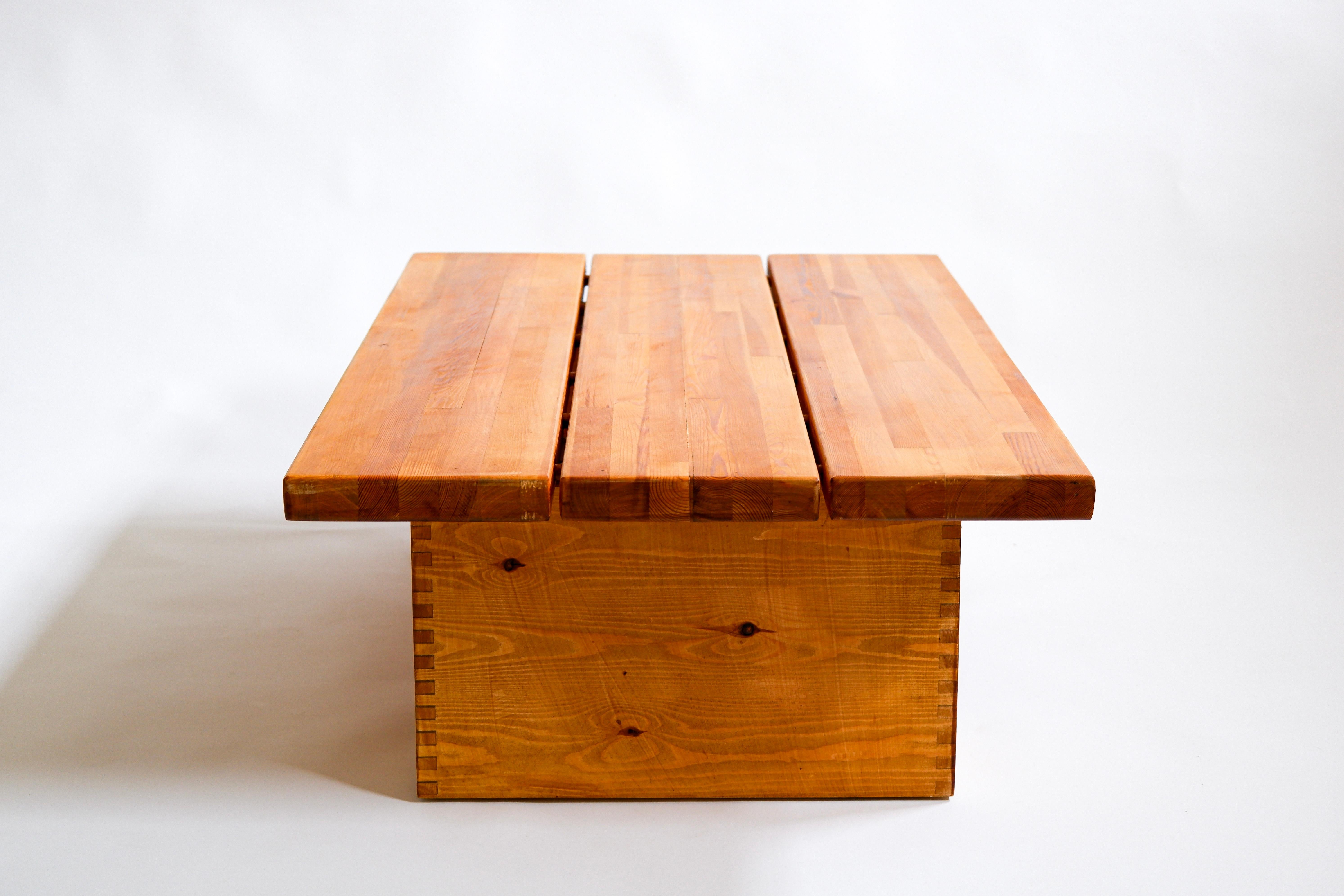 Scandinavian Modern Illmari Tapiovaara, Coffee table in solid pine circa 1960 For Sale