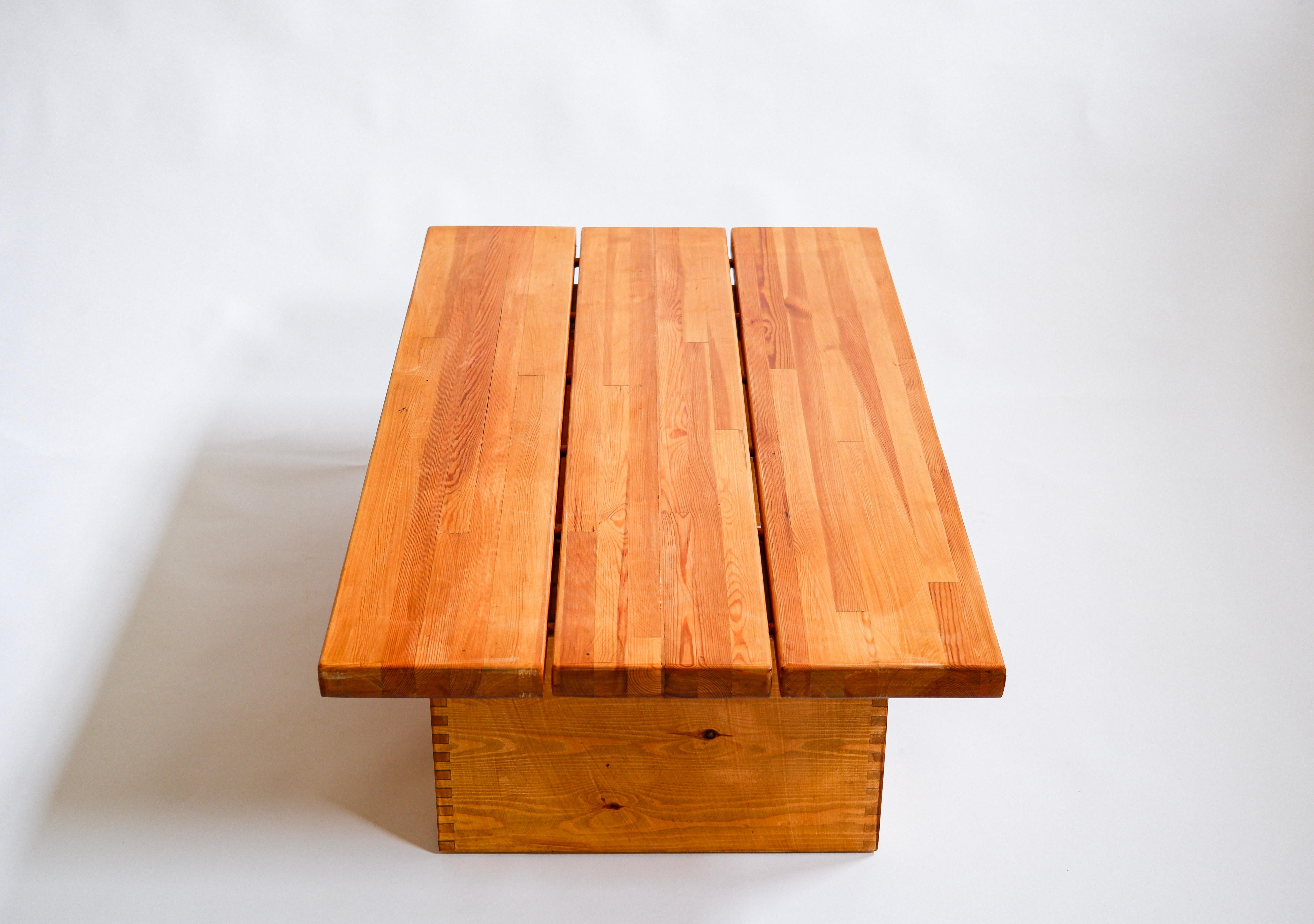 Finnish Illmari Tapiovaara, Coffee table in solid pine circa 1960 For Sale
